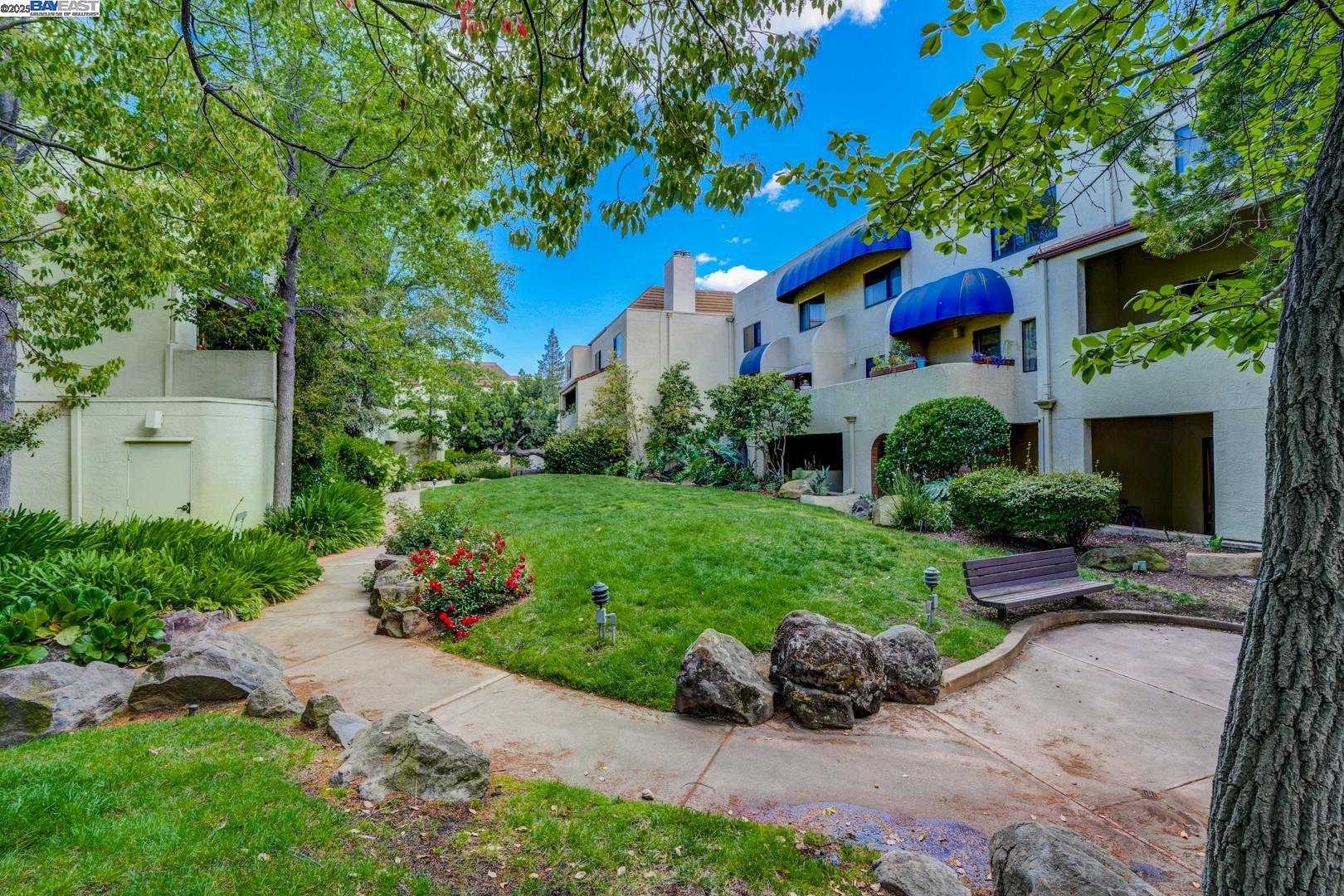 Detail Gallery Image 31 of 48 For 155 California Ave #G200,  Palo Alto,  CA 94306 - 2 Beds | 2/1 Baths