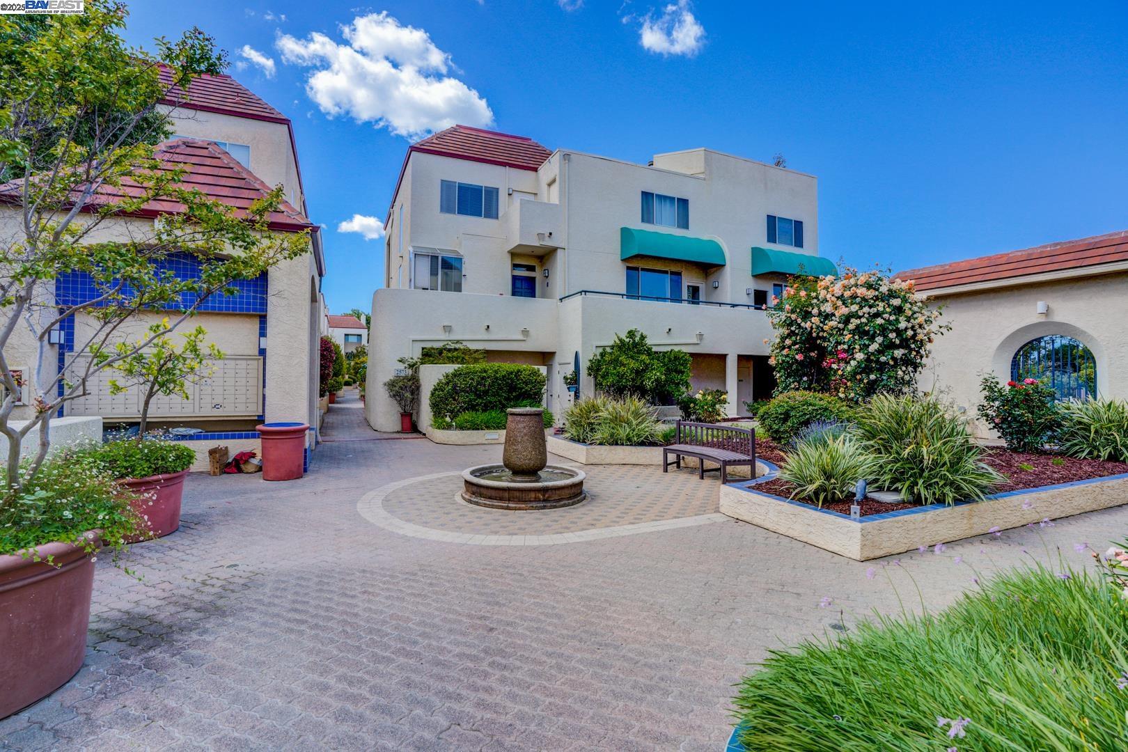 Detail Gallery Image 33 of 48 For 155 California Ave #G200,  Palo Alto,  CA 94306 - 2 Beds | 2/1 Baths