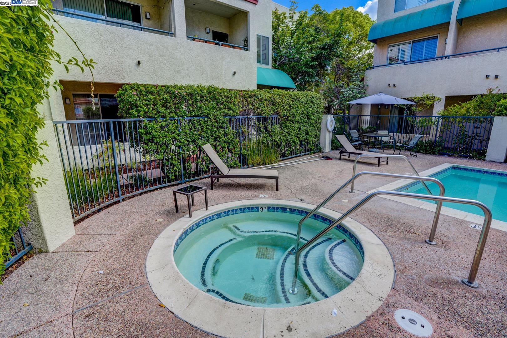 Detail Gallery Image 34 of 48 For 155 California Ave #G200,  Palo Alto,  CA 94306 - 2 Beds | 2/1 Baths
