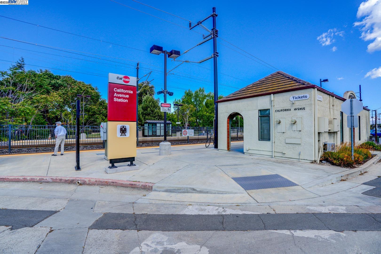 Detail Gallery Image 42 of 48 For 155 California Ave #G200,  Palo Alto,  CA 94306 - 2 Beds | 2/1 Baths