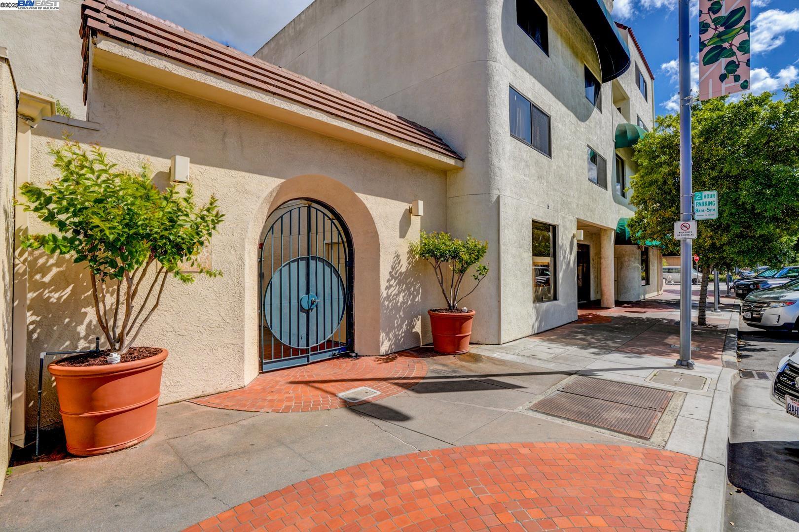 Detail Gallery Image 46 of 48 For 155 California Ave #G200,  Palo Alto,  CA 94306 - 2 Beds | 2/1 Baths