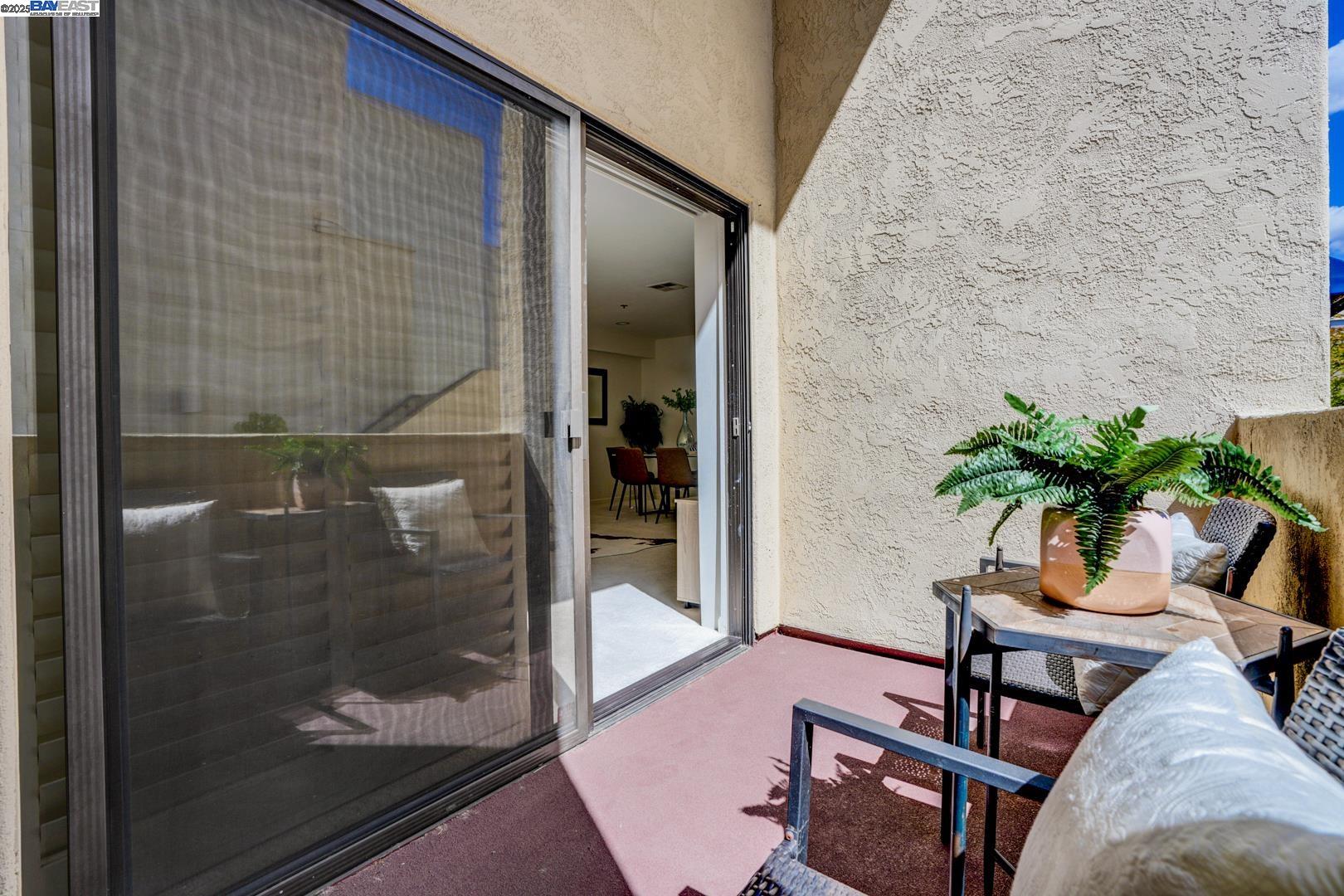 Detail Gallery Image 7 of 48 For 155 California Ave #G200,  Palo Alto,  CA 94306 - 2 Beds | 2/1 Baths