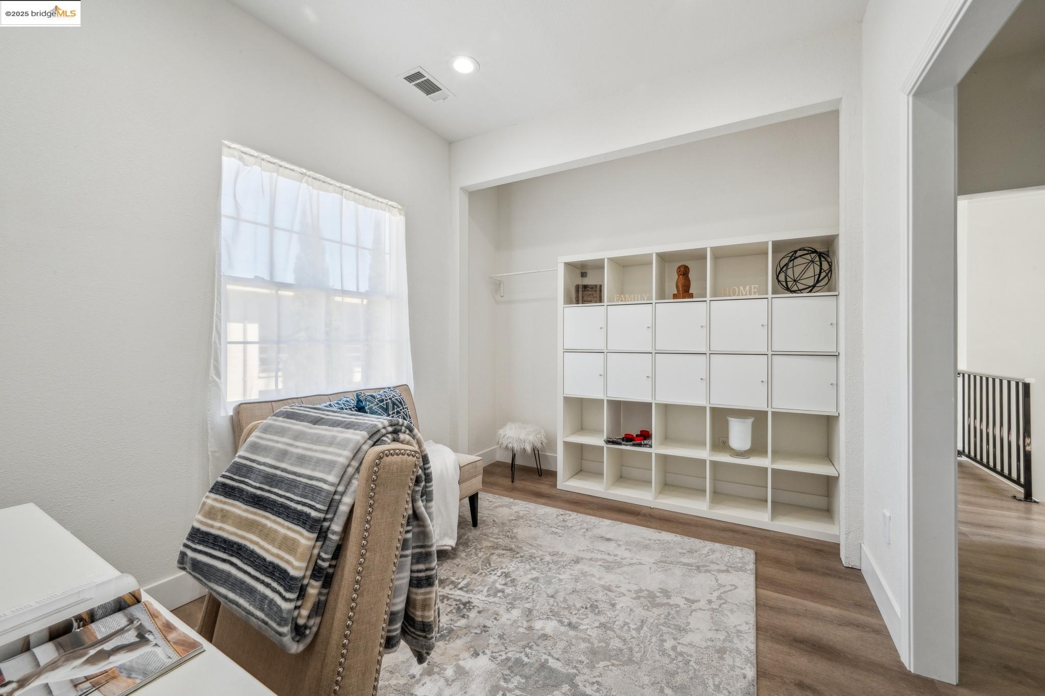 Detail Gallery Image 16 of 41 For 1086 61st St, Oakland,  CA 94608 - – Beds | – Baths