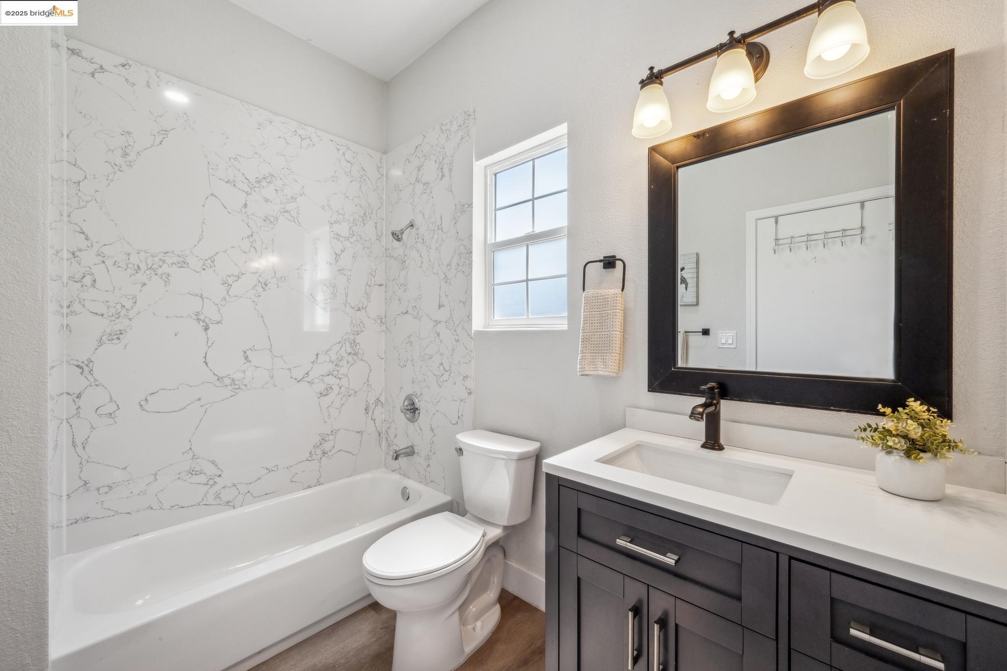 Detail Gallery Image 19 of 41 For 1086 61st St, Oakland,  CA 94608 - – Beds | – Baths