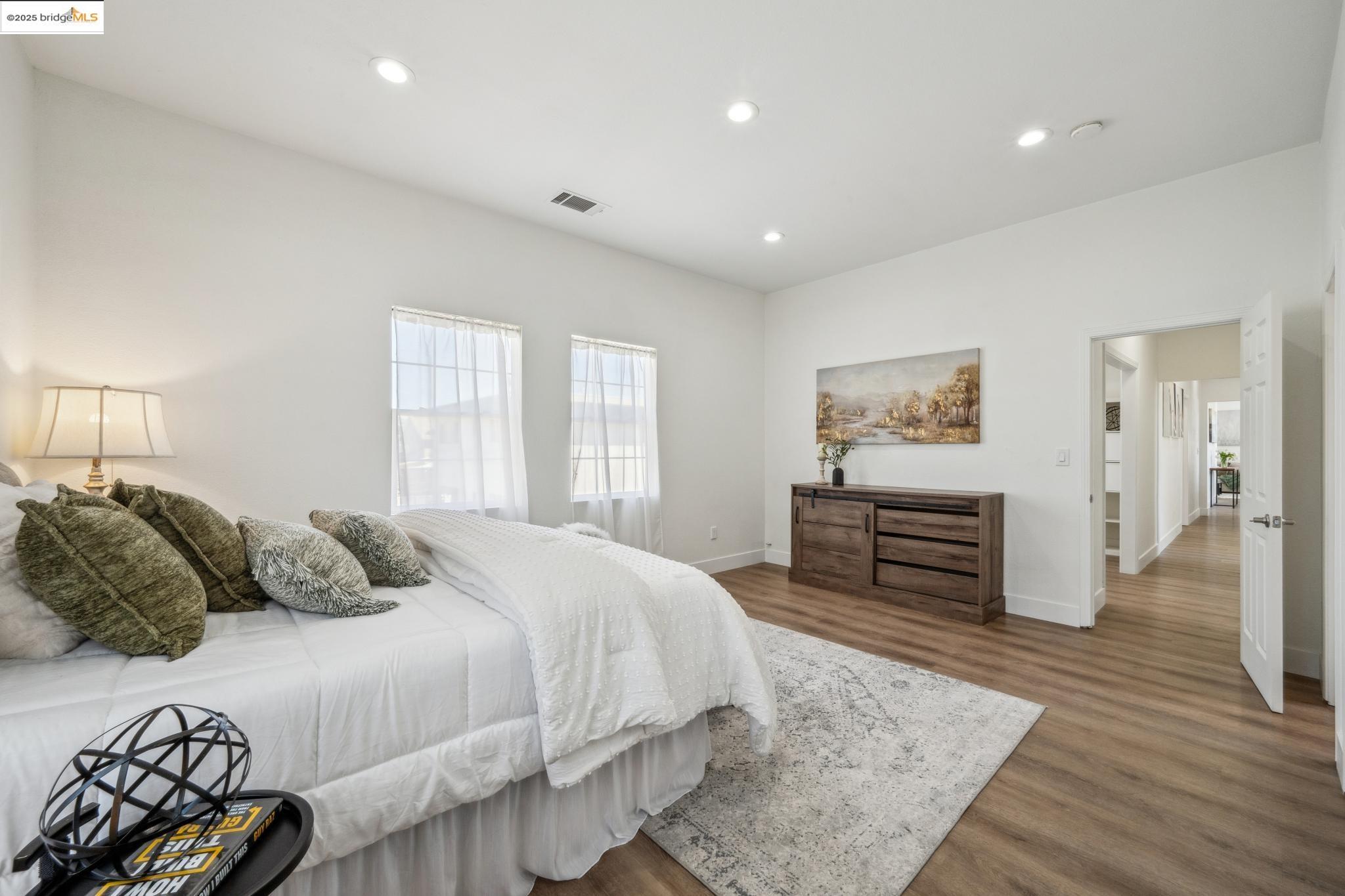 Detail Gallery Image 21 of 41 For 1086 61st St, Oakland,  CA 94608 - – Beds | – Baths