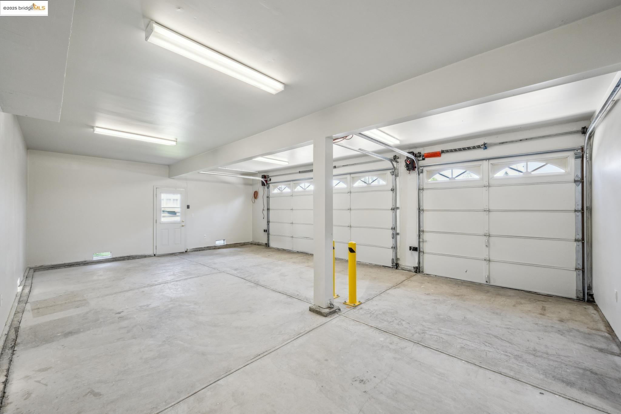 Detail Gallery Image 25 of 41 For 1086 61st St, Oakland,  CA 94608 - – Beds | – Baths
