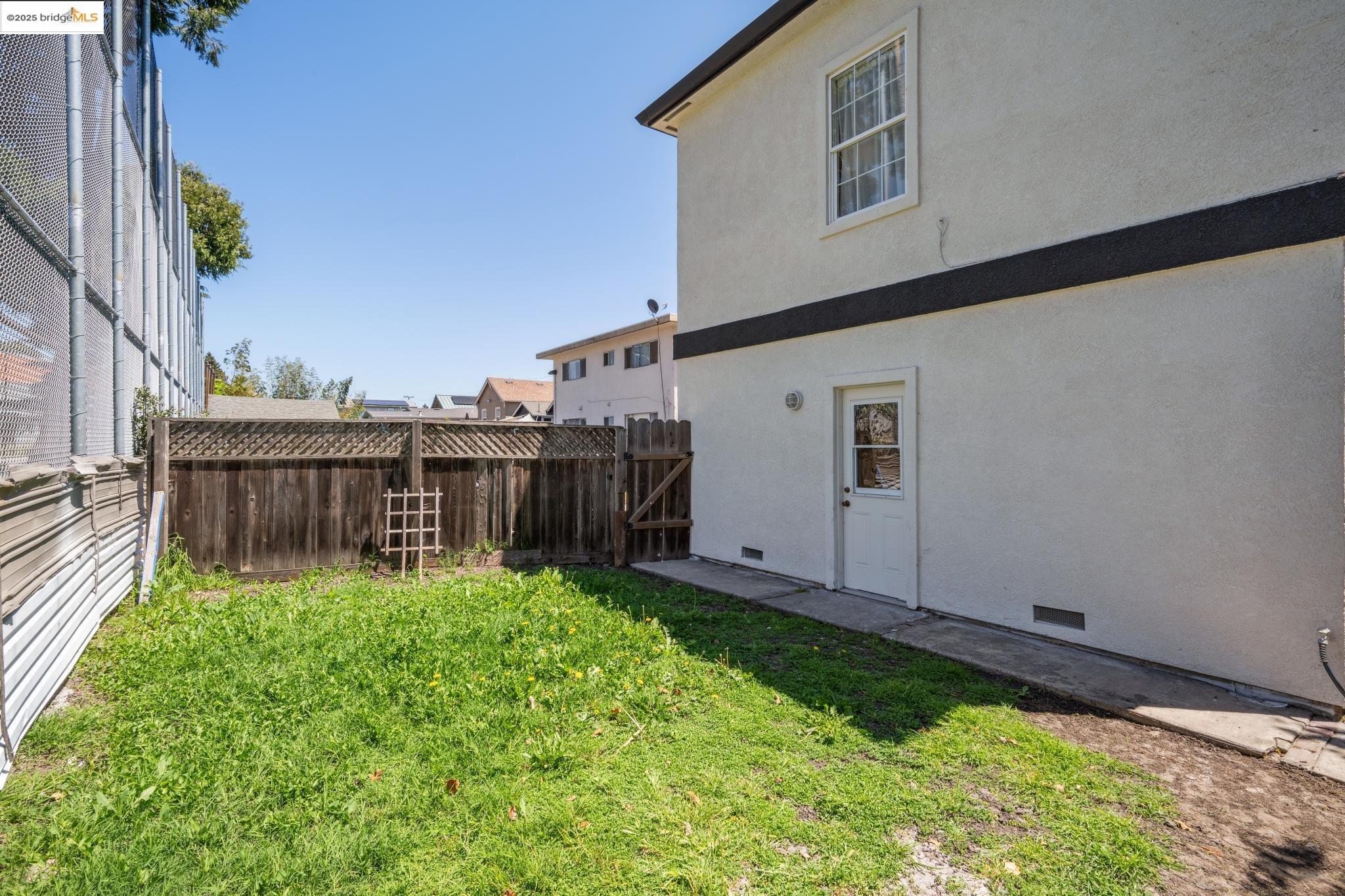 Detail Gallery Image 29 of 41 For 1086 61st St, Oakland,  CA 94608 - – Beds | – Baths