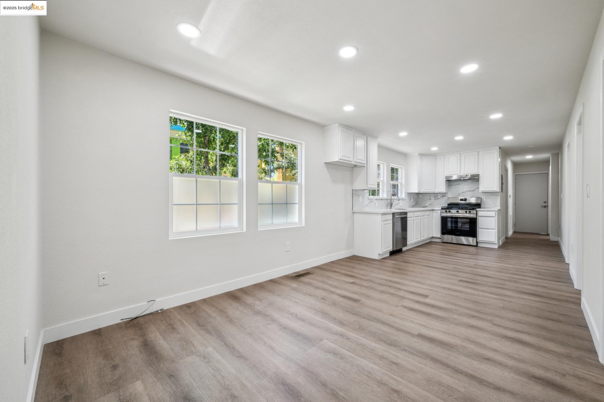 Detail Gallery Image 33 of 41 For 1086 61st St, Oakland,  CA 94608 - – Beds | – Baths