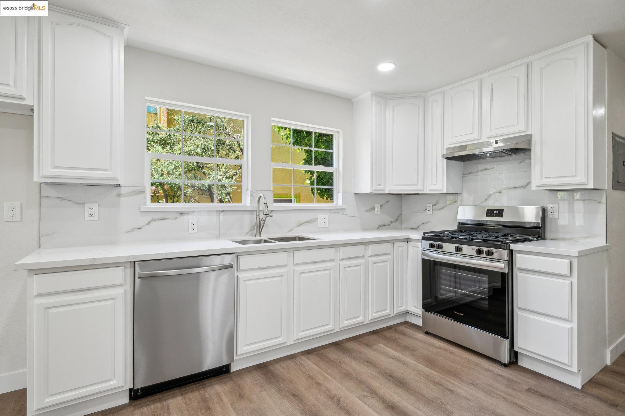 Detail Gallery Image 34 of 41 For 1086 61st St, Oakland,  CA 94608 - – Beds | – Baths