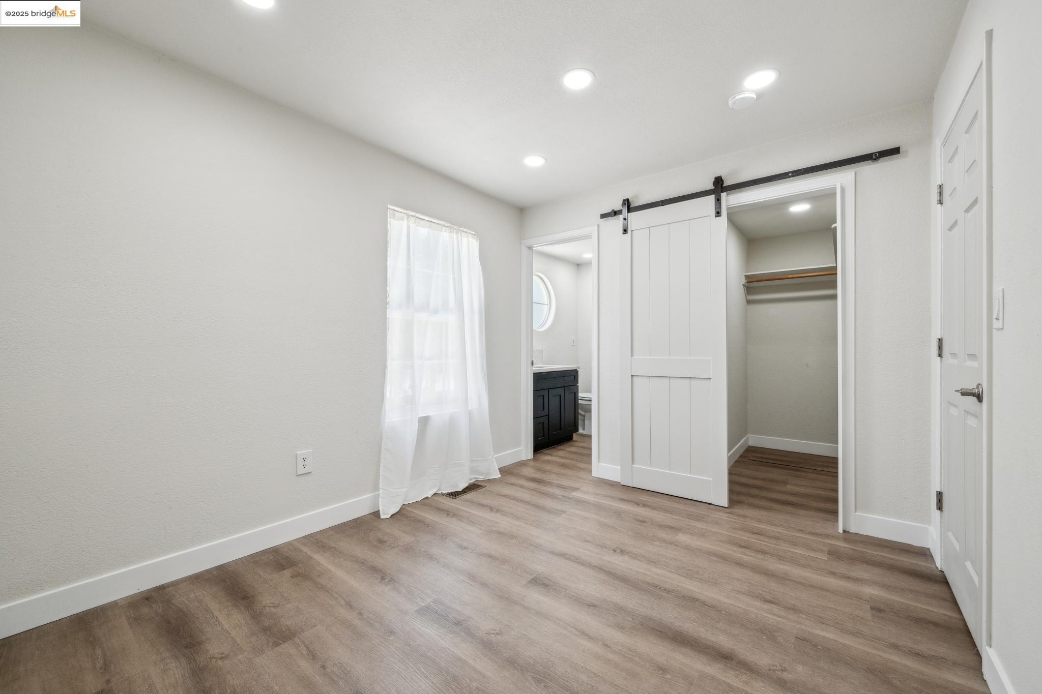 Detail Gallery Image 36 of 41 For 1086 61st St, Oakland,  CA 94608 - – Beds | – Baths