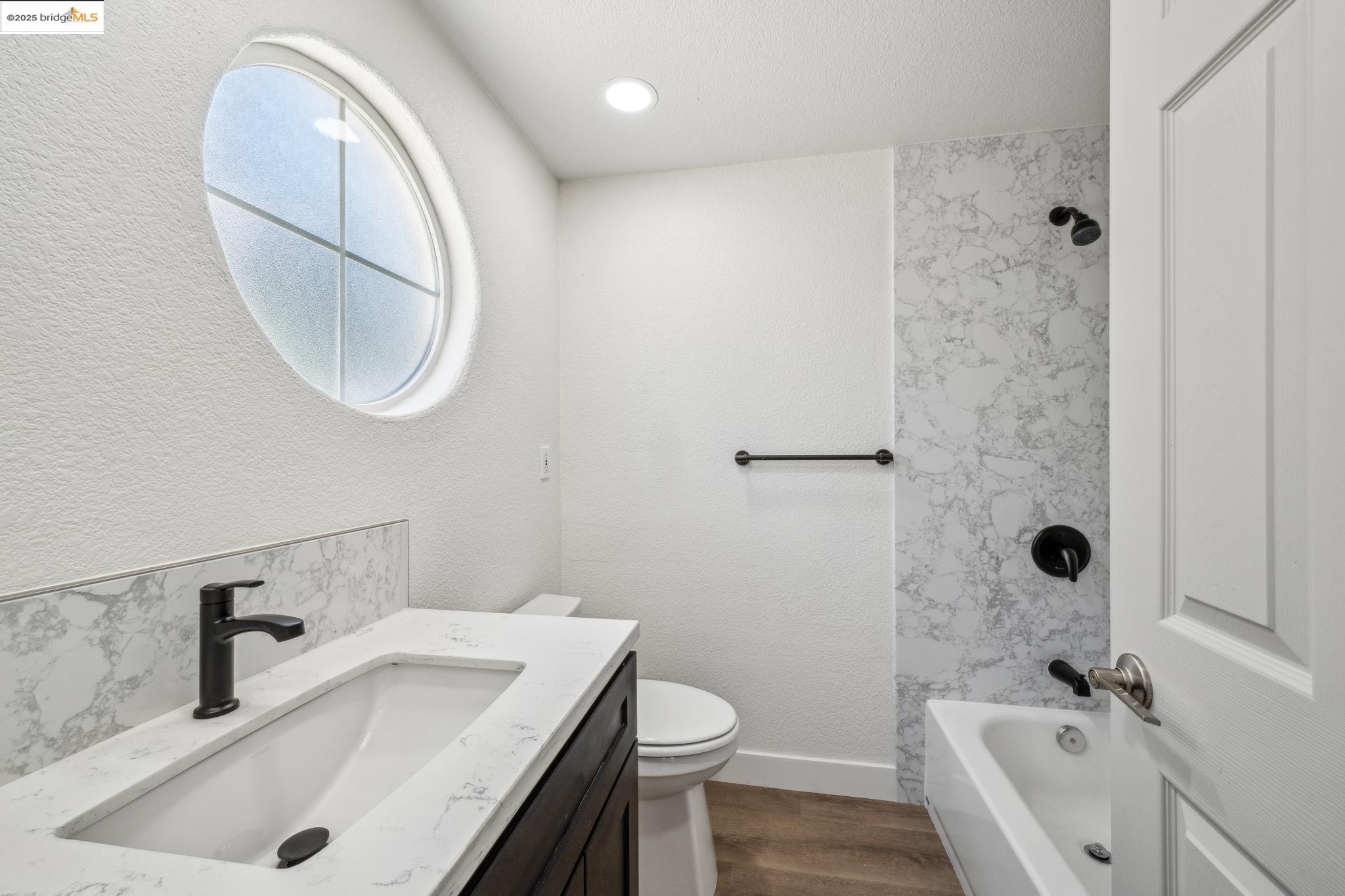 Detail Gallery Image 37 of 41 For 1086 61st St, Oakland,  CA 94608 - – Beds | – Baths