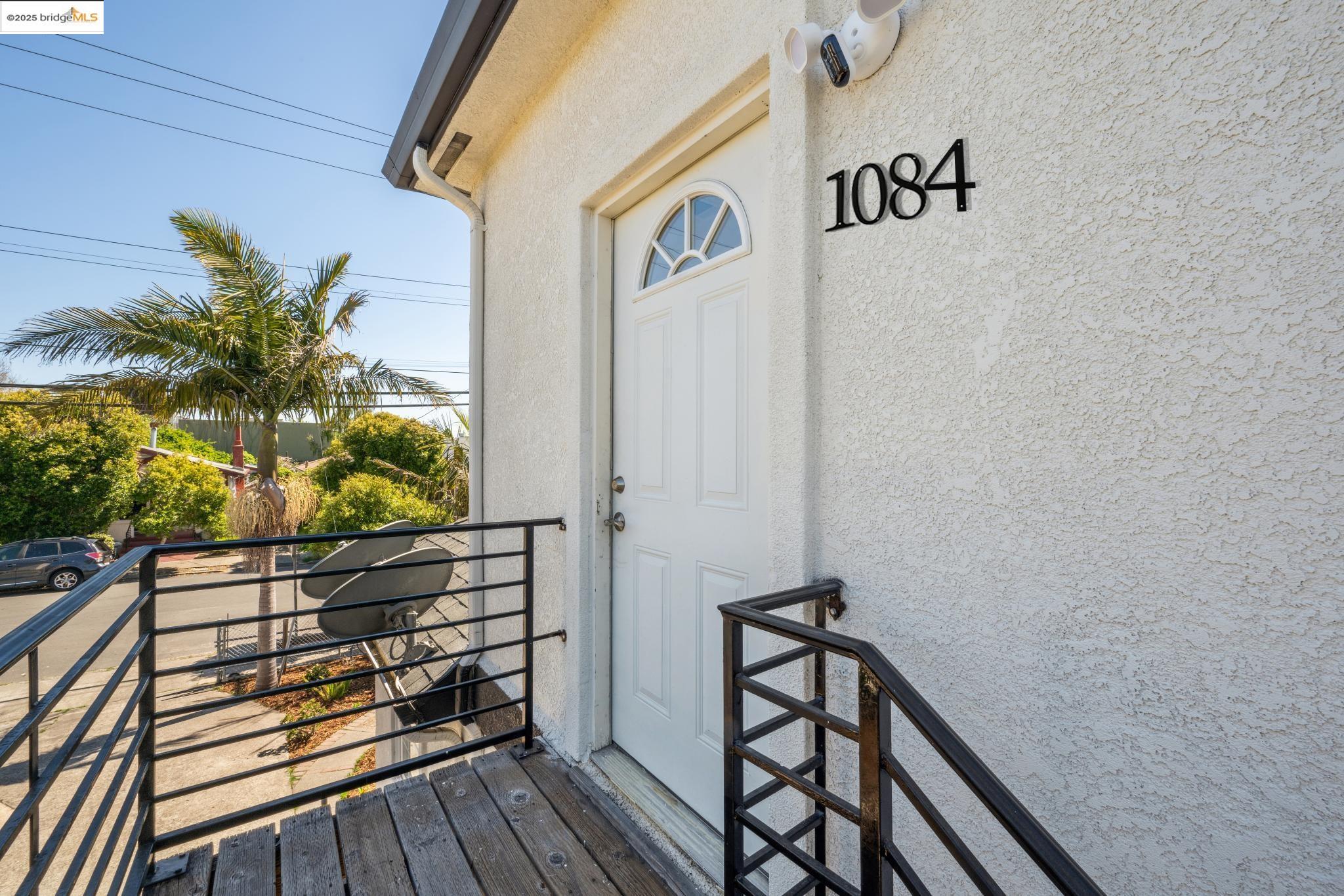 Detail Gallery Image 5 of 41 For 1086 61st St, Oakland,  CA 94608 - – Beds | – Baths