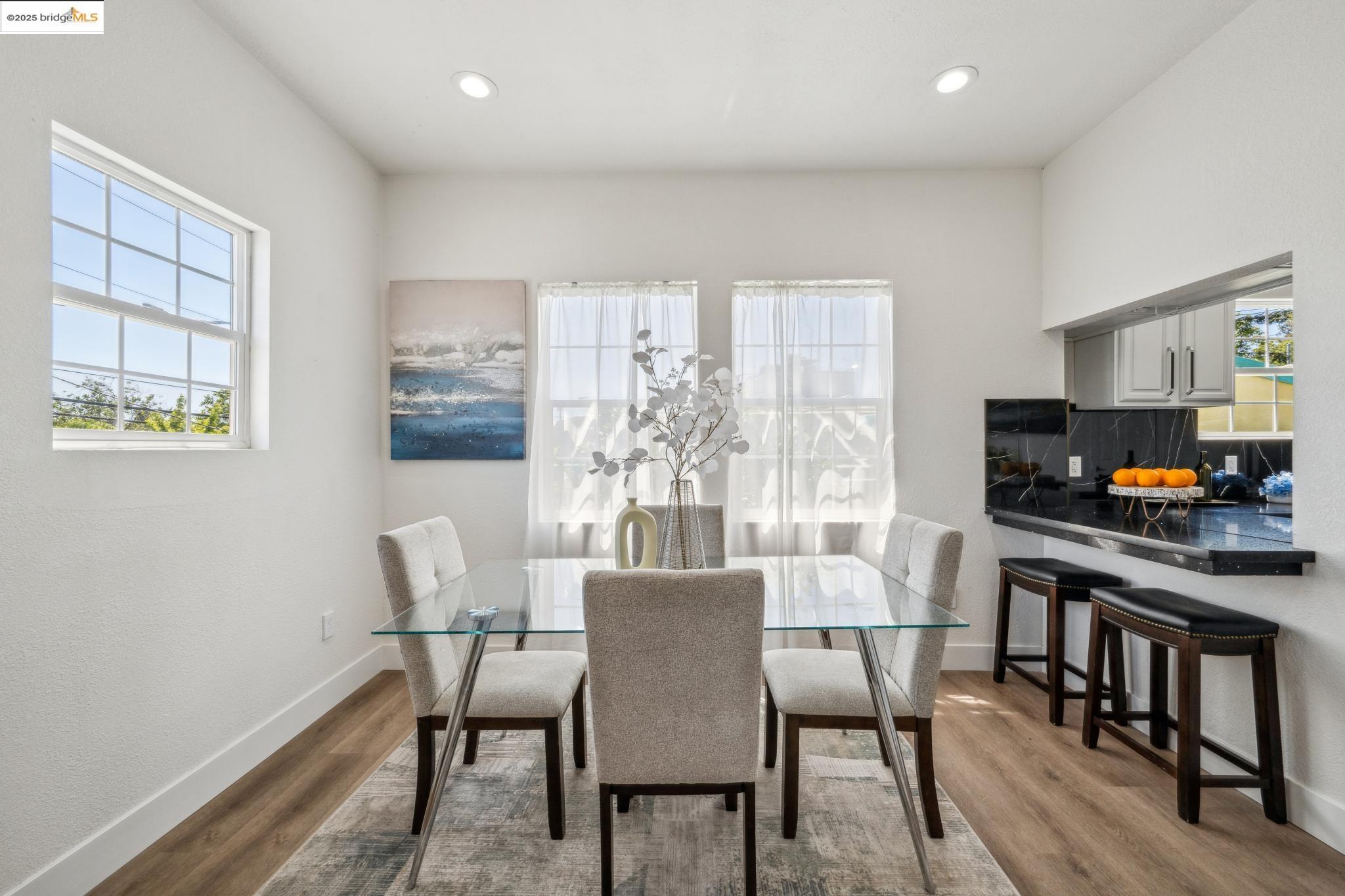 Detail Gallery Image 7 of 41 For 1086 61st St, Oakland,  CA 94608 - – Beds | – Baths