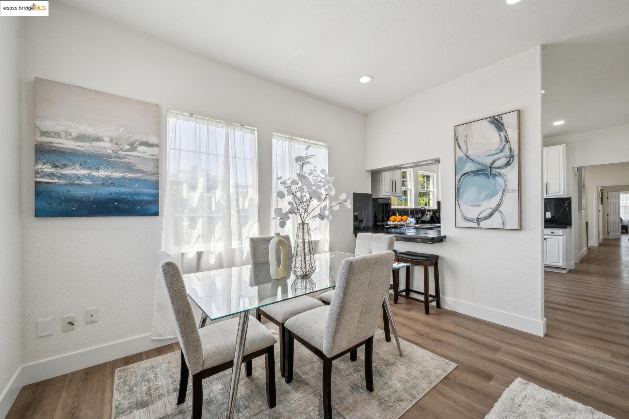 Detail Gallery Image 8 of 41 For 1086 61st St, Oakland,  CA 94608 - – Beds | – Baths