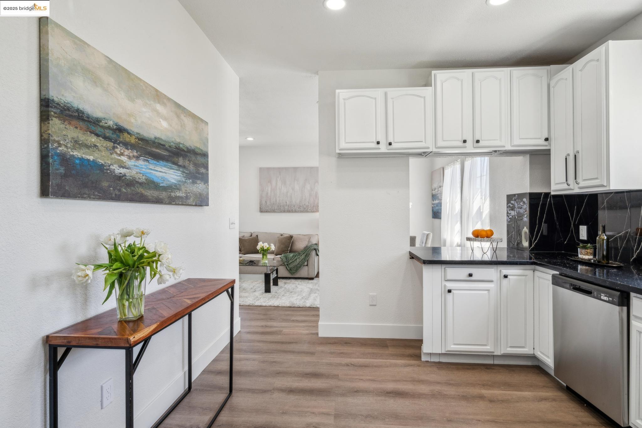 Detail Gallery Image 10 of 41 For 1086 61st St, Oakland,  CA 94608 - – Beds | – Baths