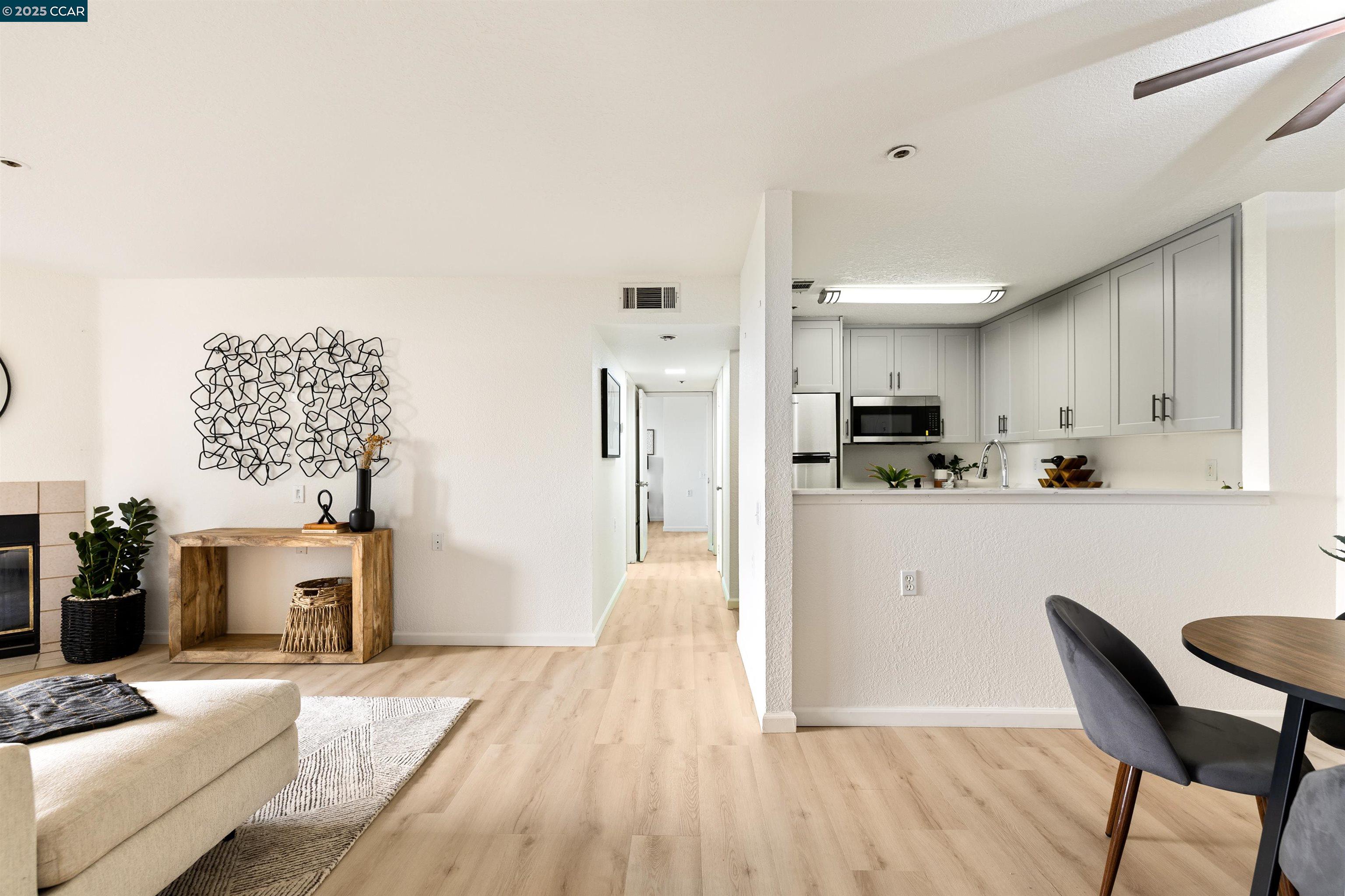 Detail Gallery Image 2 of 42 For 1019 Dornajo Way #110,  Sacramento,  CA 95825 - 2 Beds | 2 Baths