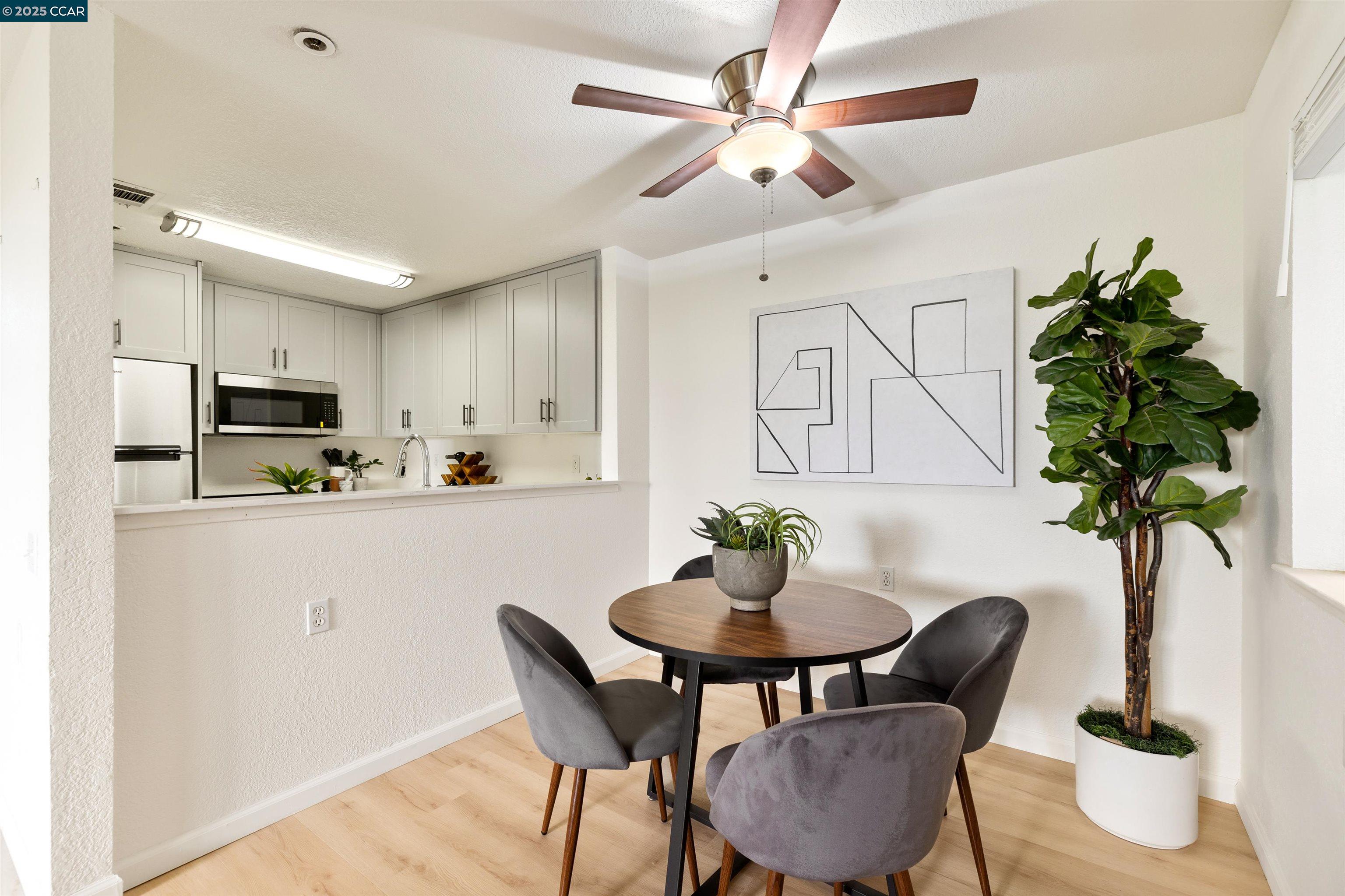 Detail Gallery Image 12 of 42 For 1019 Dornajo Way #110,  Sacramento,  CA 95825 - 2 Beds | 2 Baths