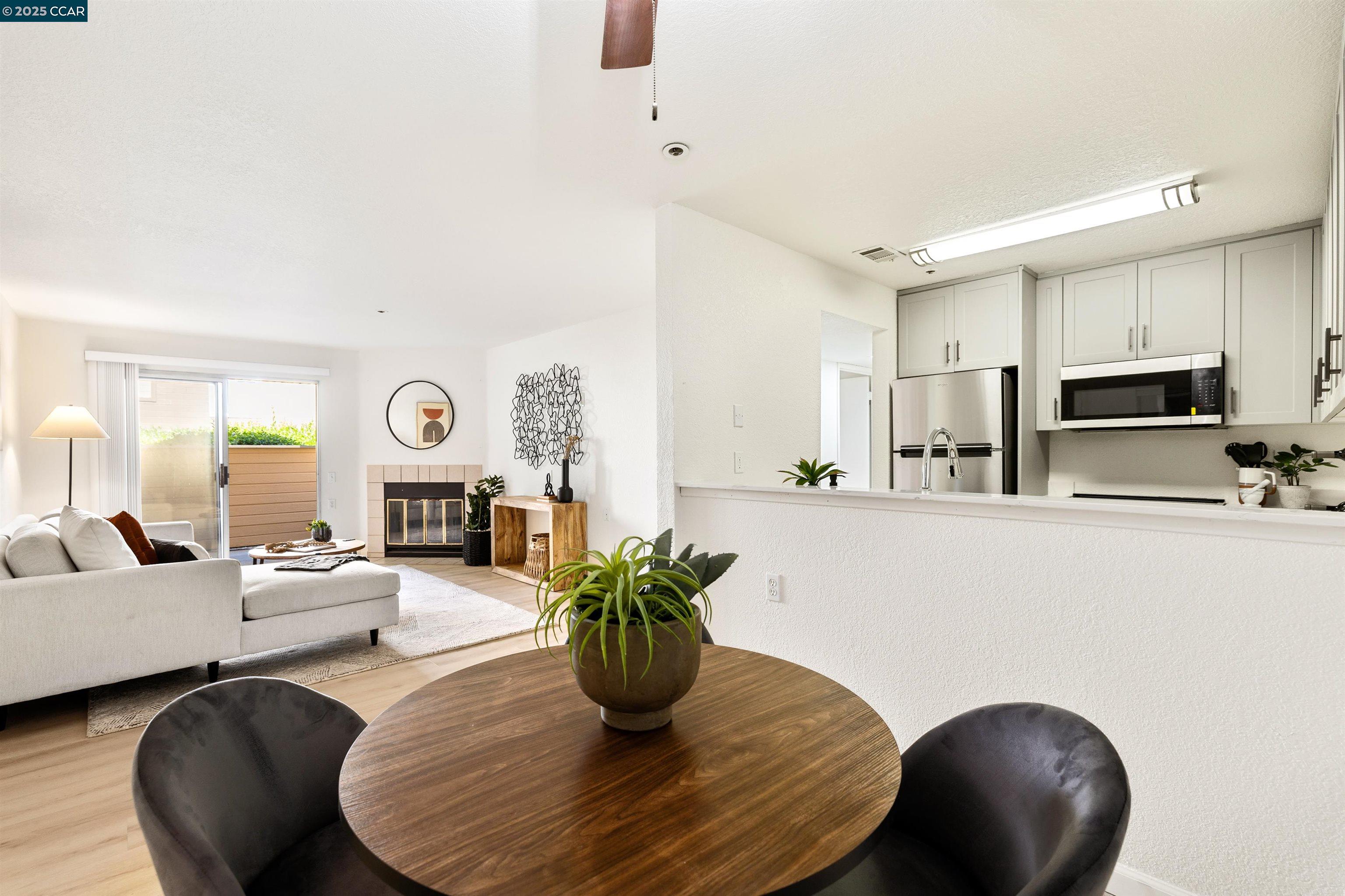 Detail Gallery Image 13 of 42 For 1019 Dornajo Way #110,  Sacramento,  CA 95825 - 2 Beds | 2 Baths