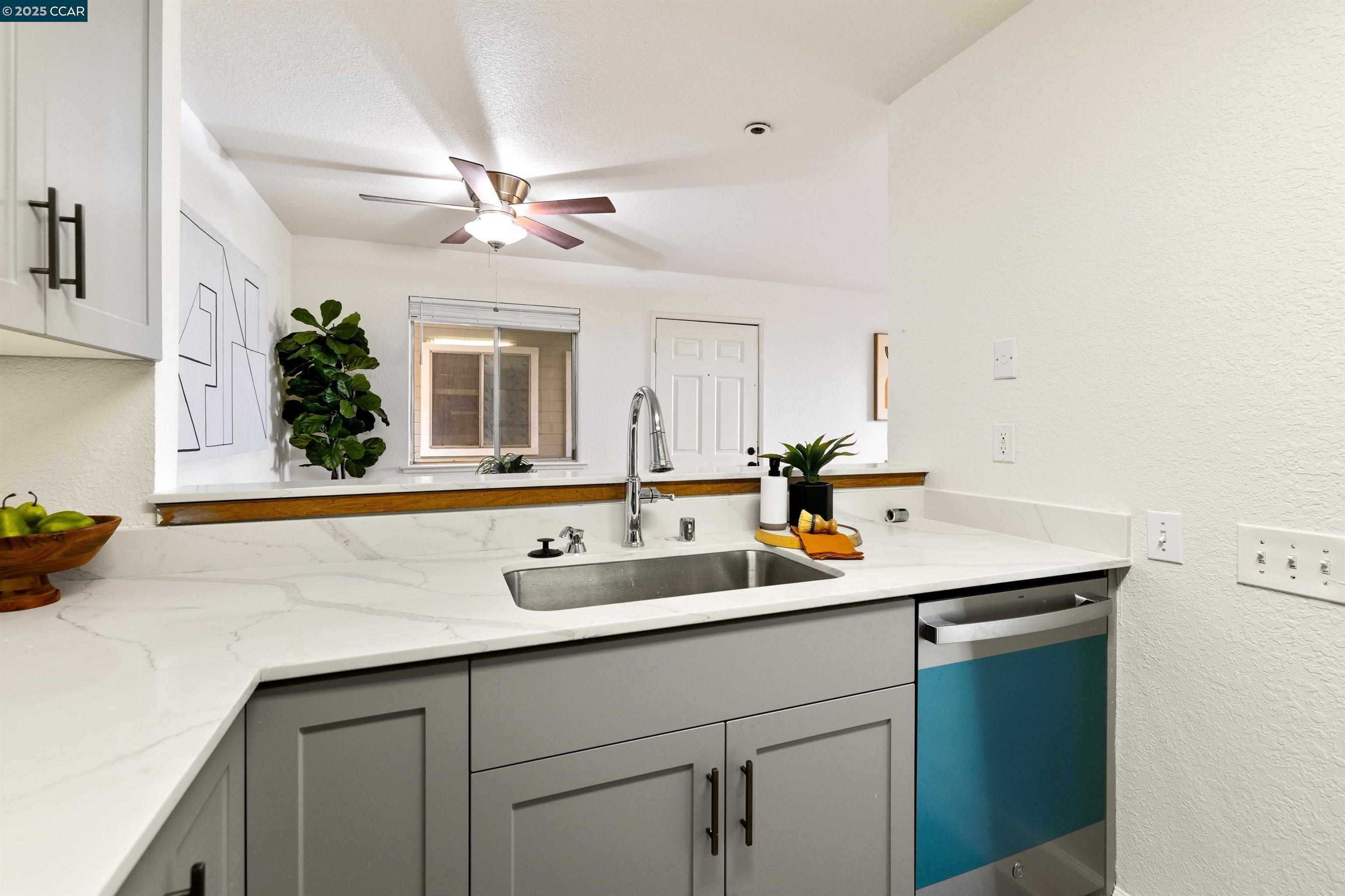 Detail Gallery Image 16 of 42 For 1019 Dornajo Way #110,  Sacramento,  CA 95825 - 2 Beds | 2 Baths