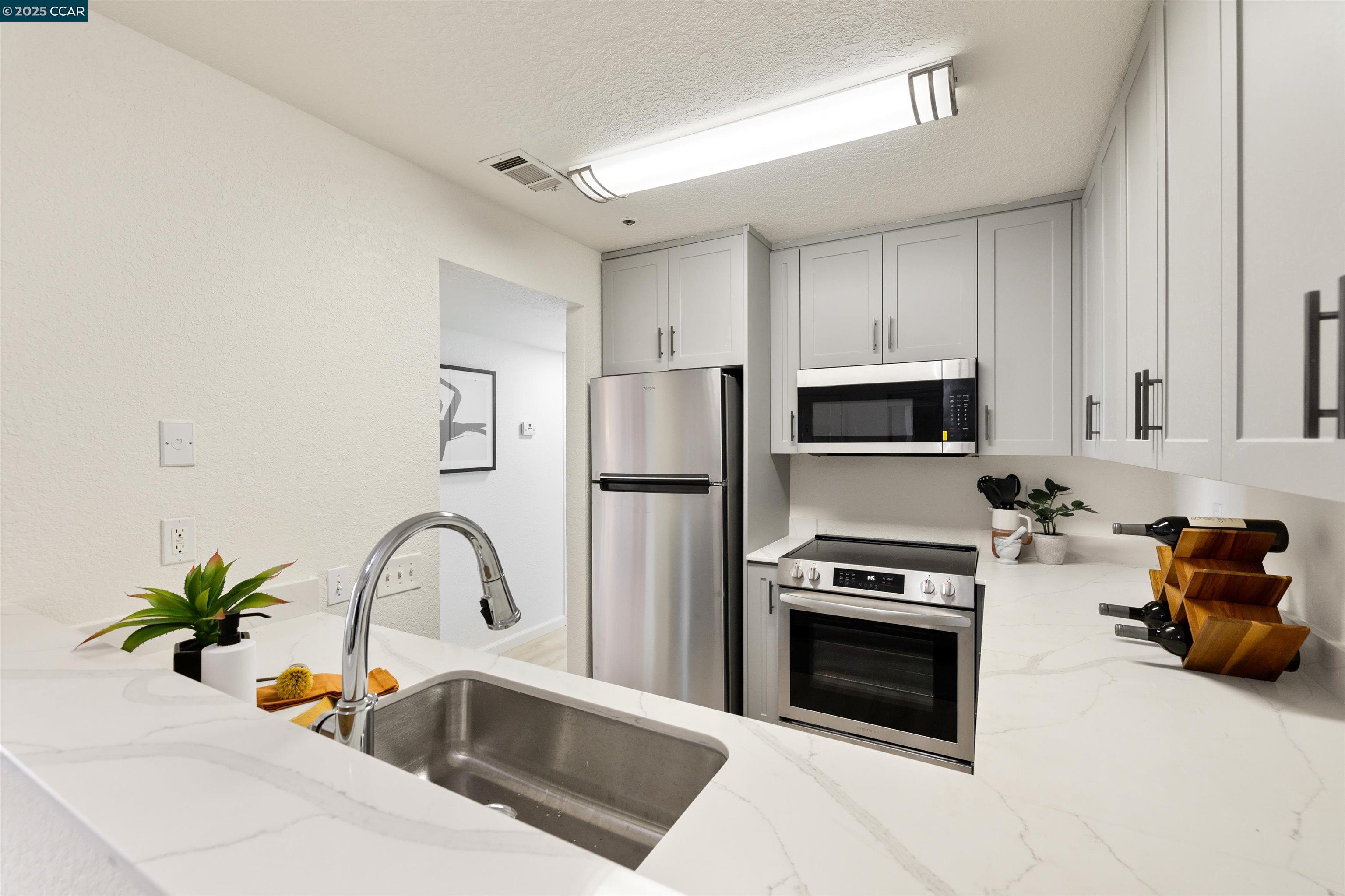 Detail Gallery Image 18 of 42 For 1019 Dornajo Way #110,  Sacramento,  CA 95825 - 2 Beds | 2 Baths
