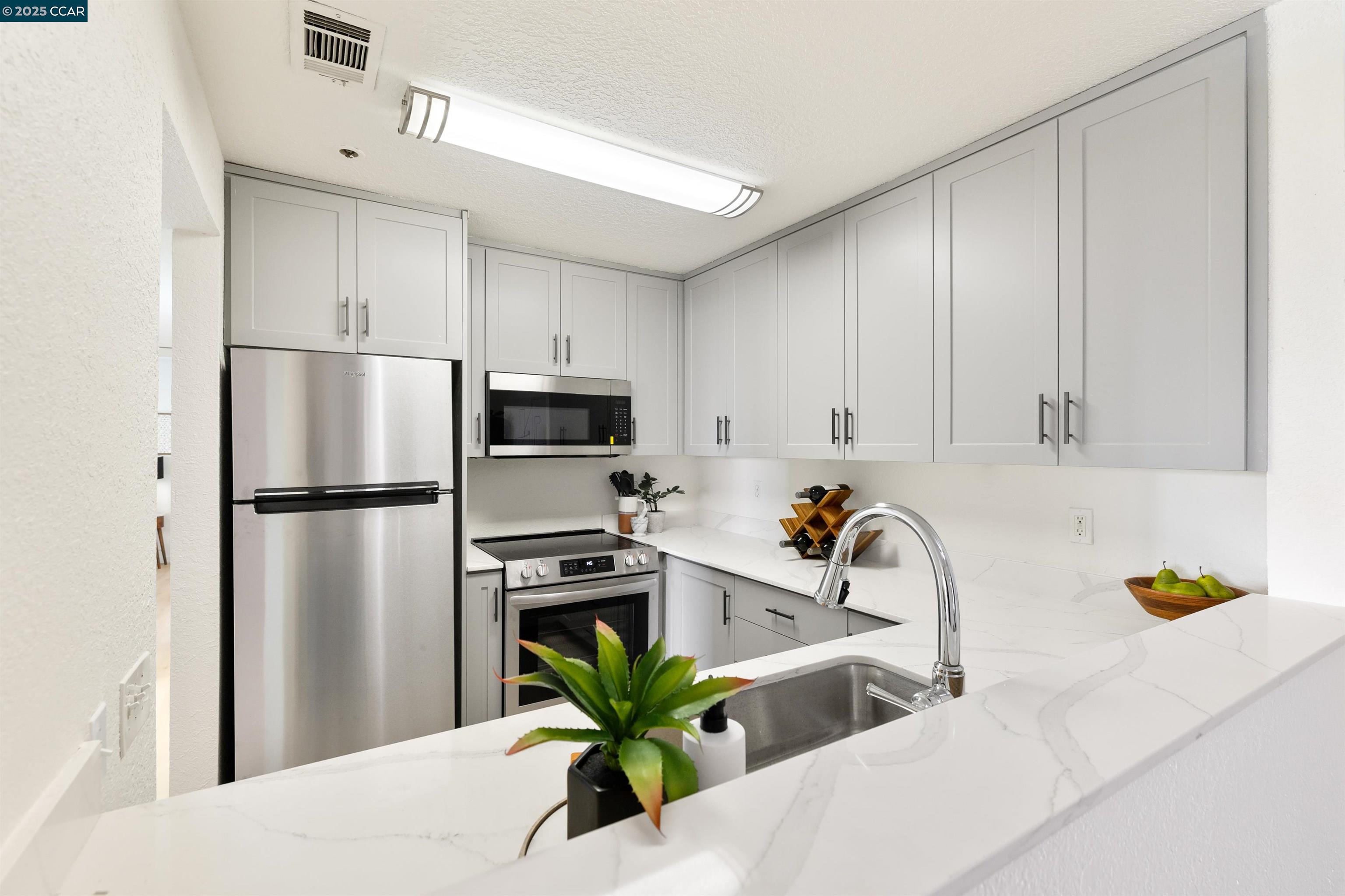 Detail Gallery Image 19 of 42 For 1019 Dornajo Way #110,  Sacramento,  CA 95825 - 2 Beds | 2 Baths