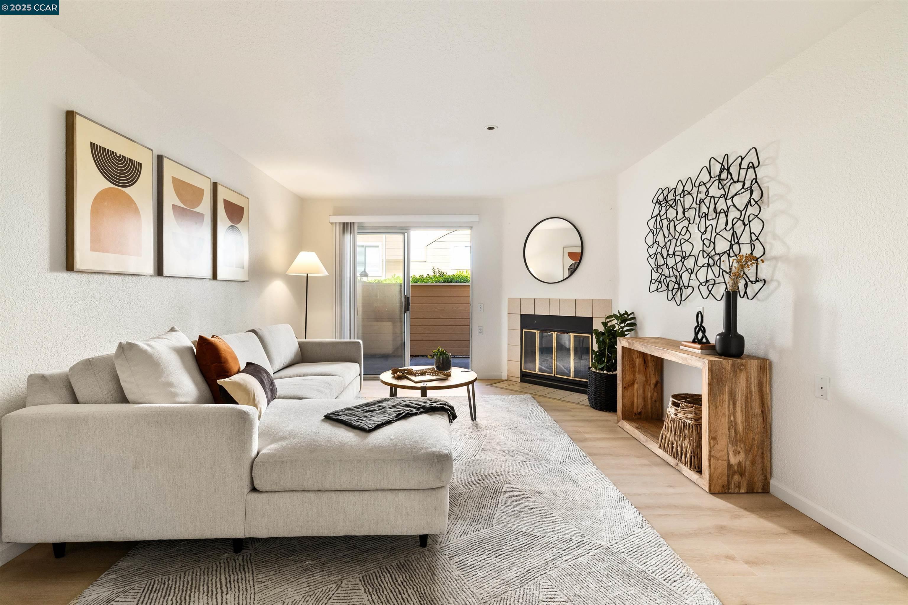 Detail Gallery Image 4 of 42 For 1019 Dornajo Way #110,  Sacramento,  CA 95825 - 2 Beds | 2 Baths