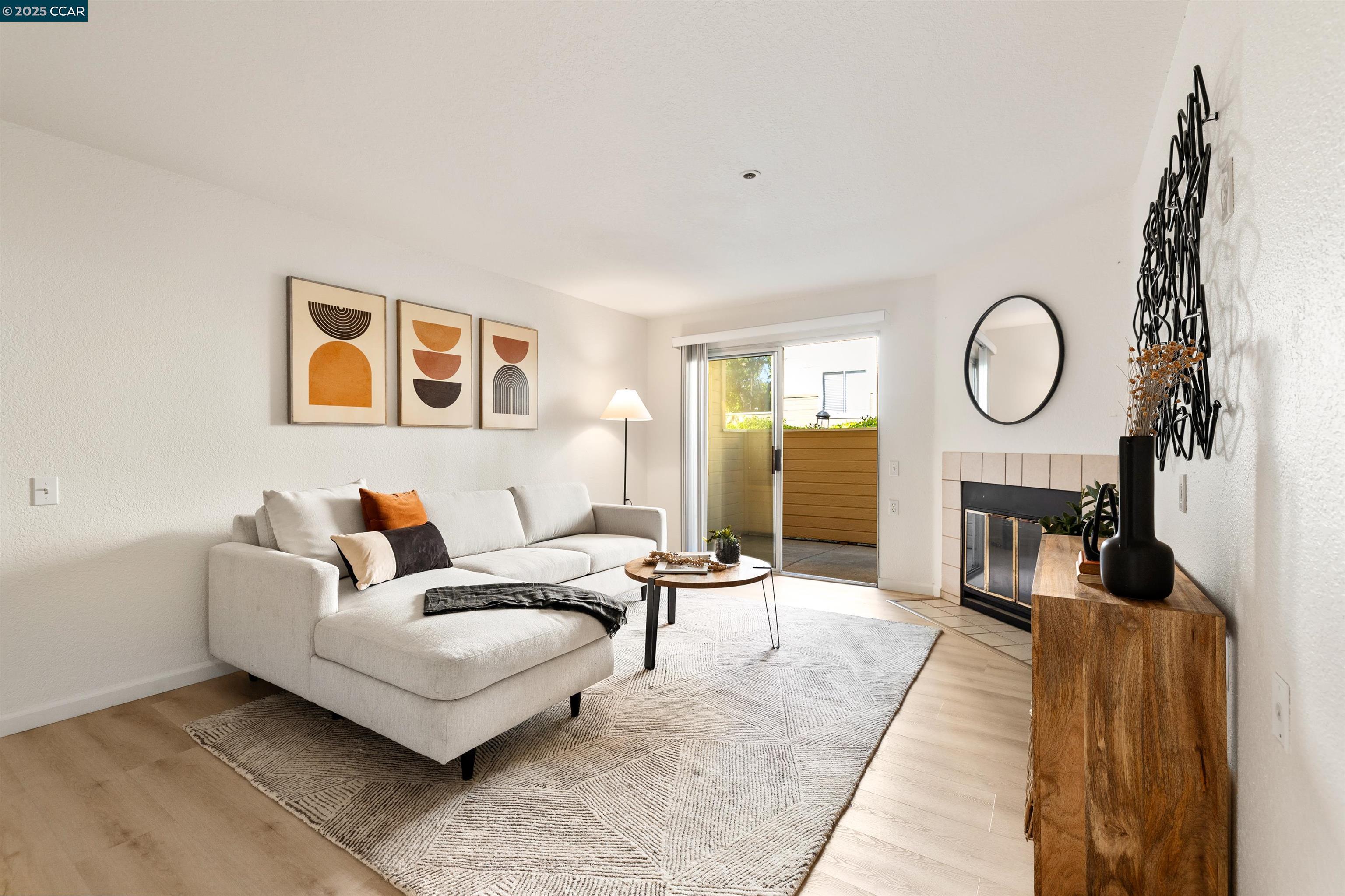 Detail Gallery Image 5 of 42 For 1019 Dornajo Way #110,  Sacramento,  CA 95825 - 2 Beds | 2 Baths