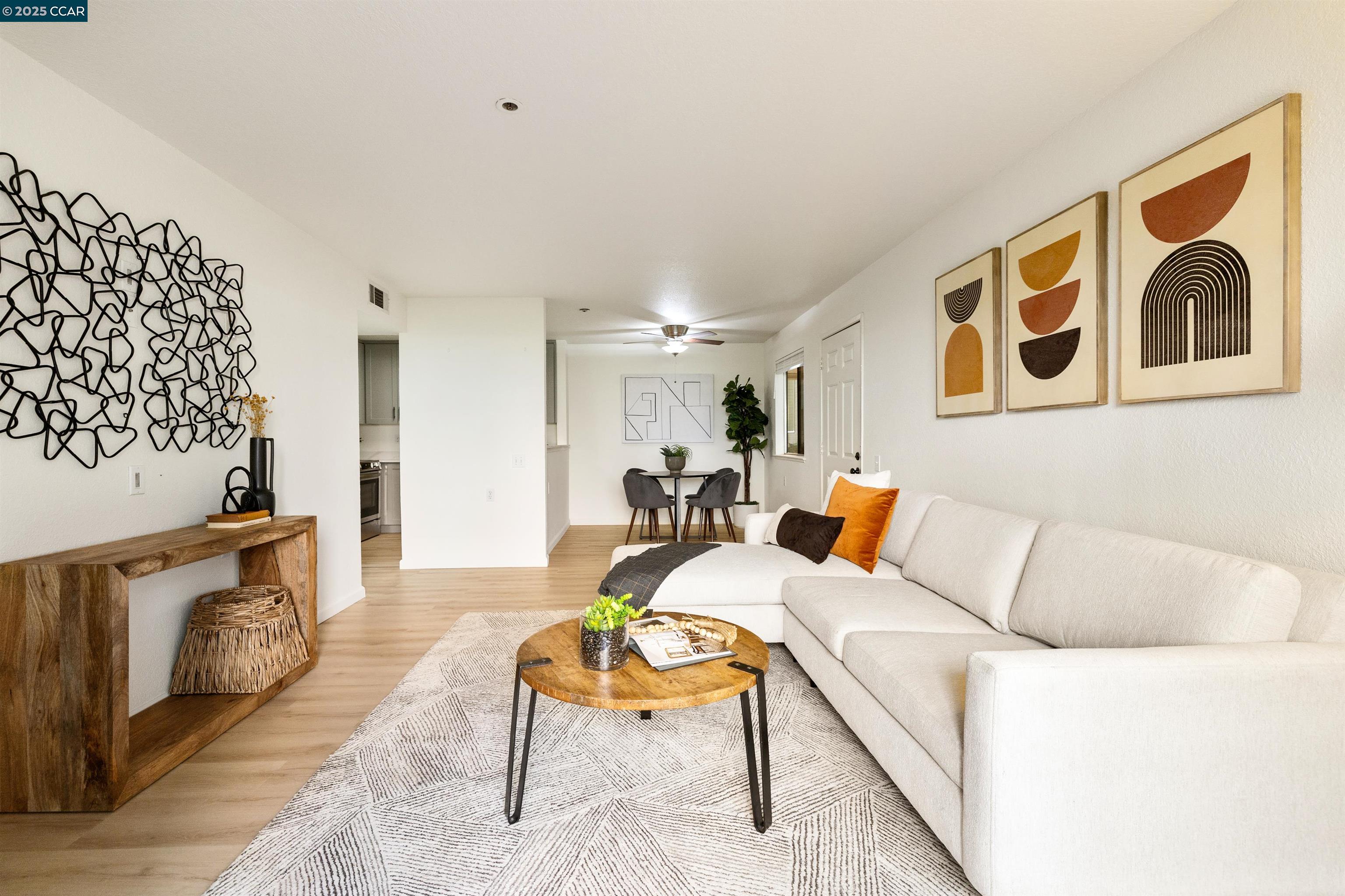 Detail Gallery Image 6 of 42 For 1019 Dornajo Way #110,  Sacramento,  CA 95825 - 2 Beds | 2 Baths