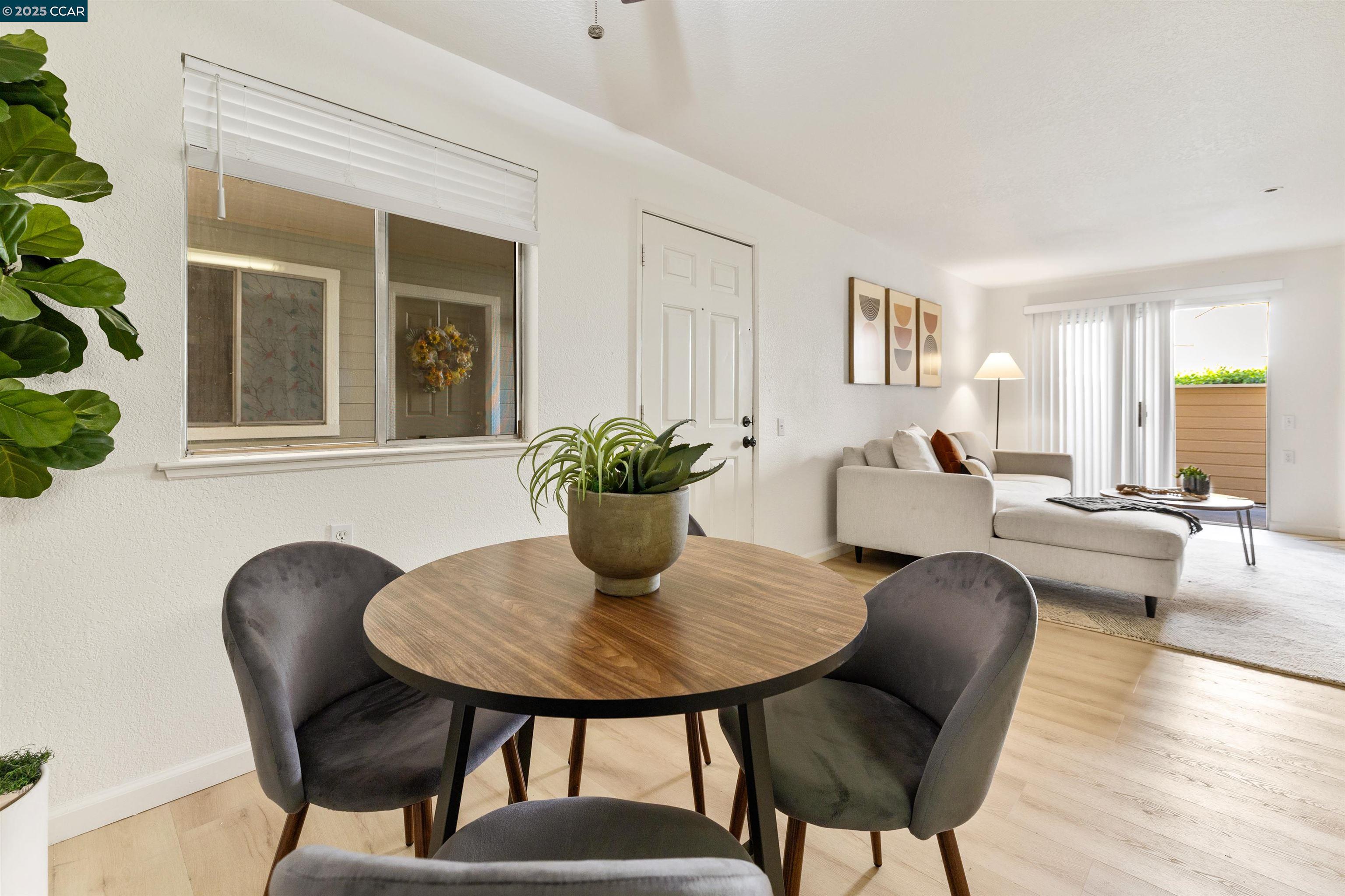 Detail Gallery Image 8 of 42 For 1019 Dornajo Way #110,  Sacramento,  CA 95825 - 2 Beds | 2 Baths