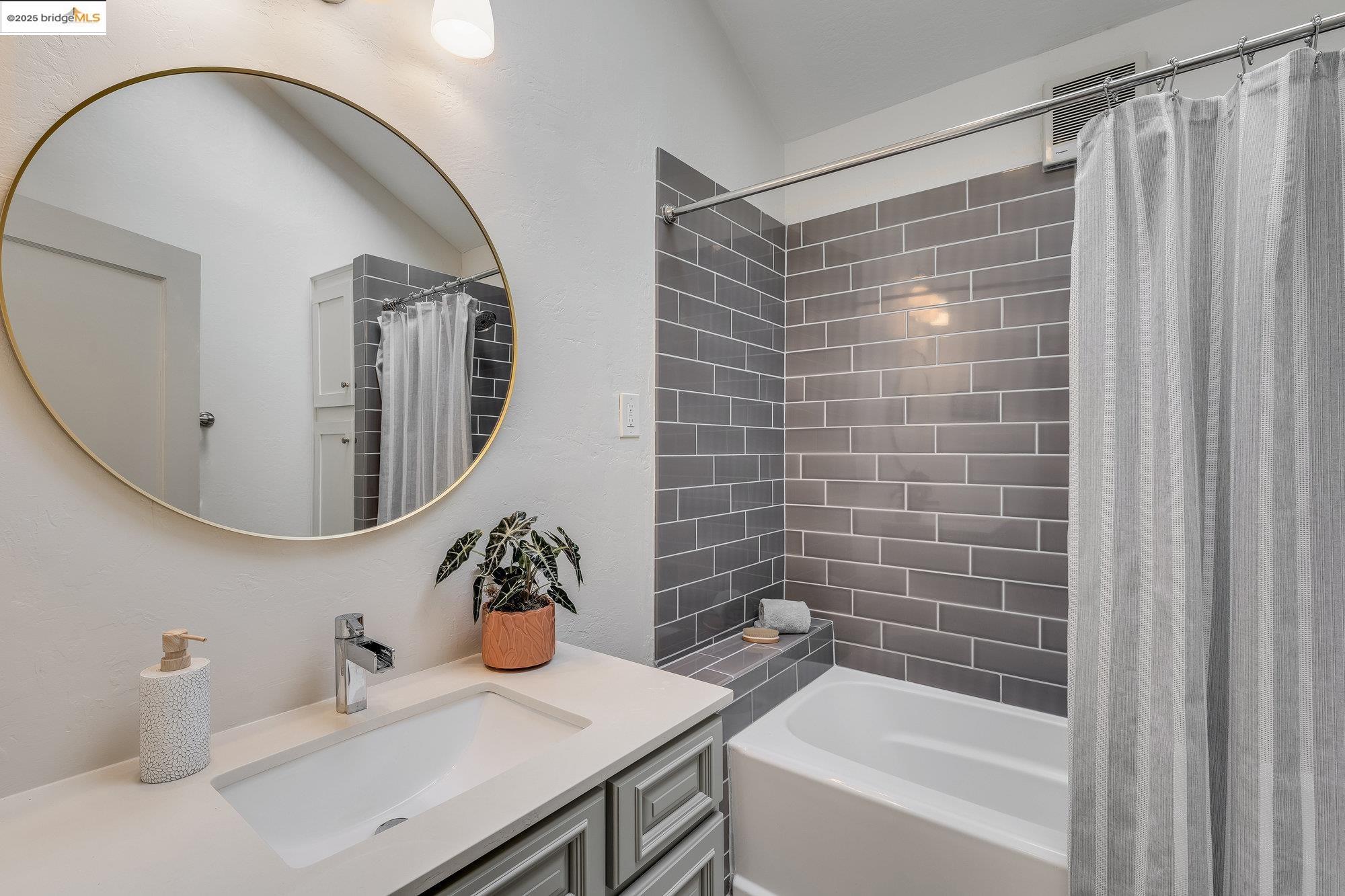 4057 Whittle Ave, Oakland, California 94602, 5 Bedrooms Bedrooms, 8 Rooms Rooms,2 BathroomsBathrooms,Residential,For Sale,4057 Whittle Ave,41097482