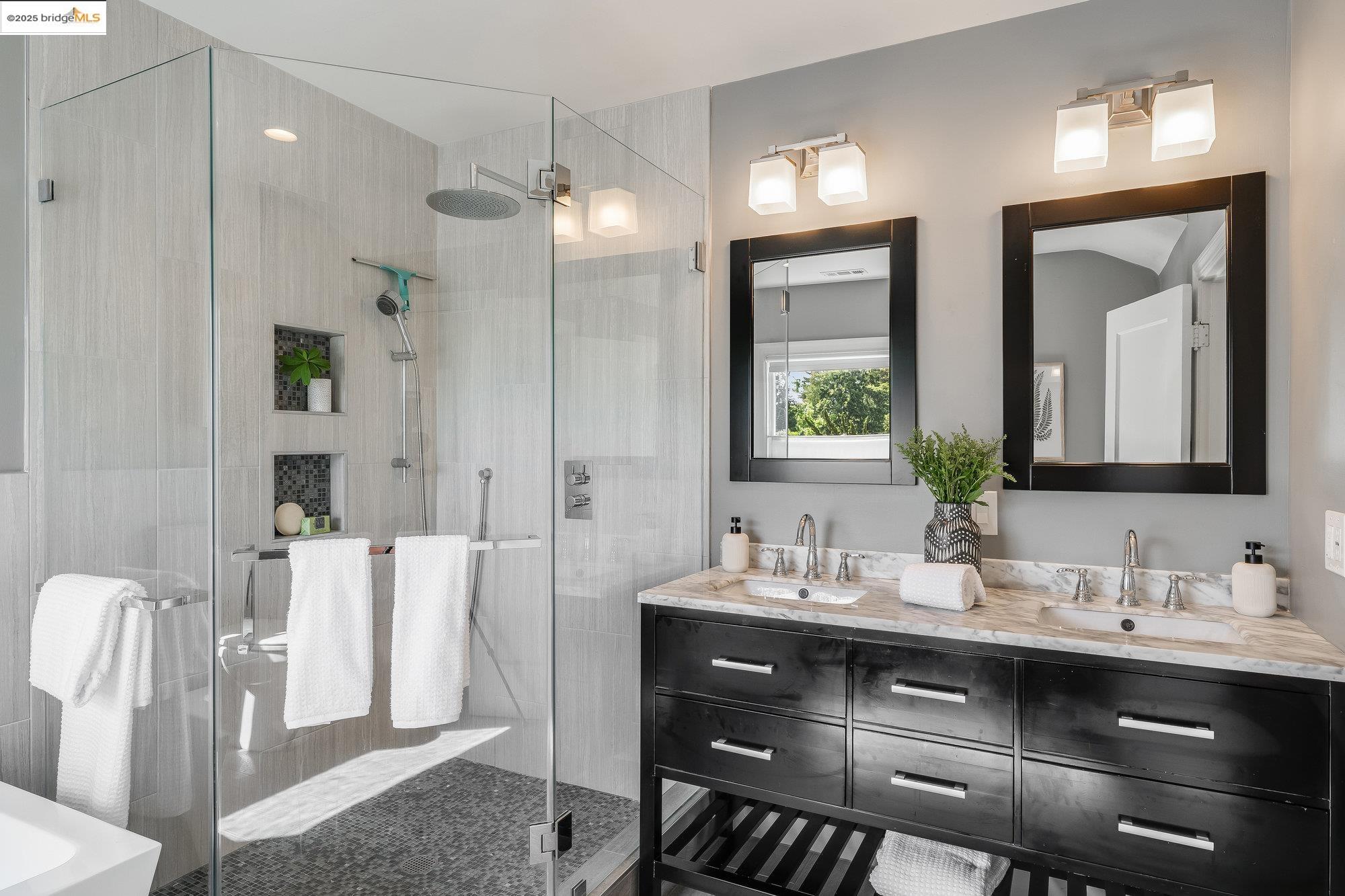 4057 Whittle Ave, Oakland, California 94602, 5 Bedrooms Bedrooms, 8 Rooms Rooms,2 BathroomsBathrooms,Residential,For Sale,4057 Whittle Ave,41097482