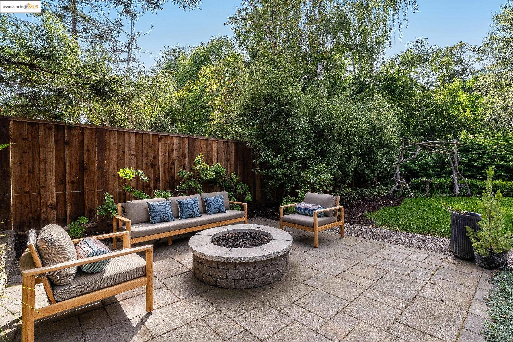 4057 Whittle Ave, Oakland, California 94602, 5 Bedrooms Bedrooms, 8 Rooms Rooms,2 BathroomsBathrooms,Residential,For Sale,4057 Whittle Ave,41097482