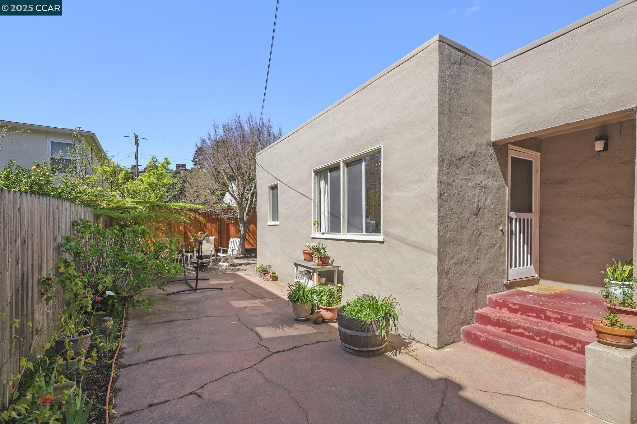 Detail Gallery Image 3 of 60 For 742 Adams Street, Albany,  CA 94706-1110 - – Beds | – Baths