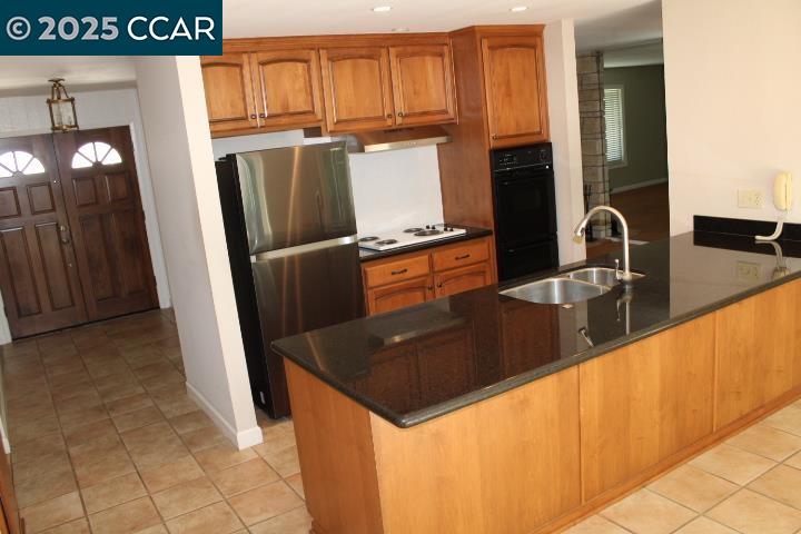 Detail Gallery Image 8 of 35 For 2710 Doidge Ave, Pinole,  CA 94564 - 3 Beds | 2 Baths