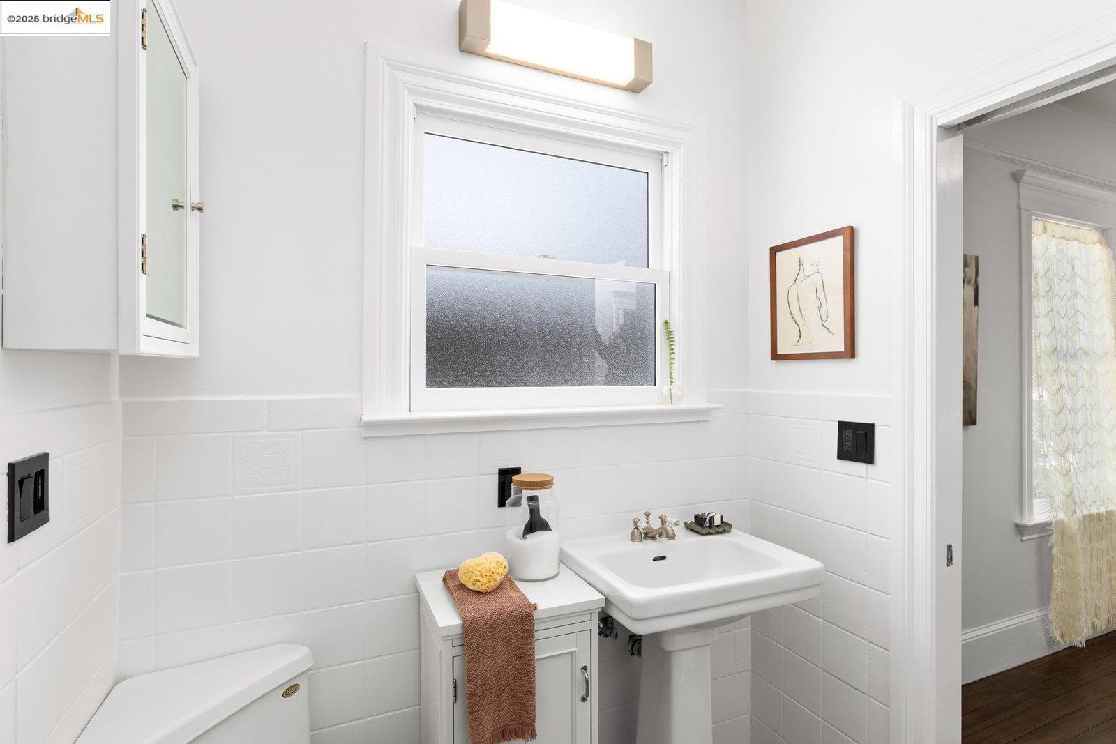 Detail Gallery Image 22 of 42 For 824 Arlington Avenue, Oakland,  CA 94608 - 2 Beds | 1 Baths