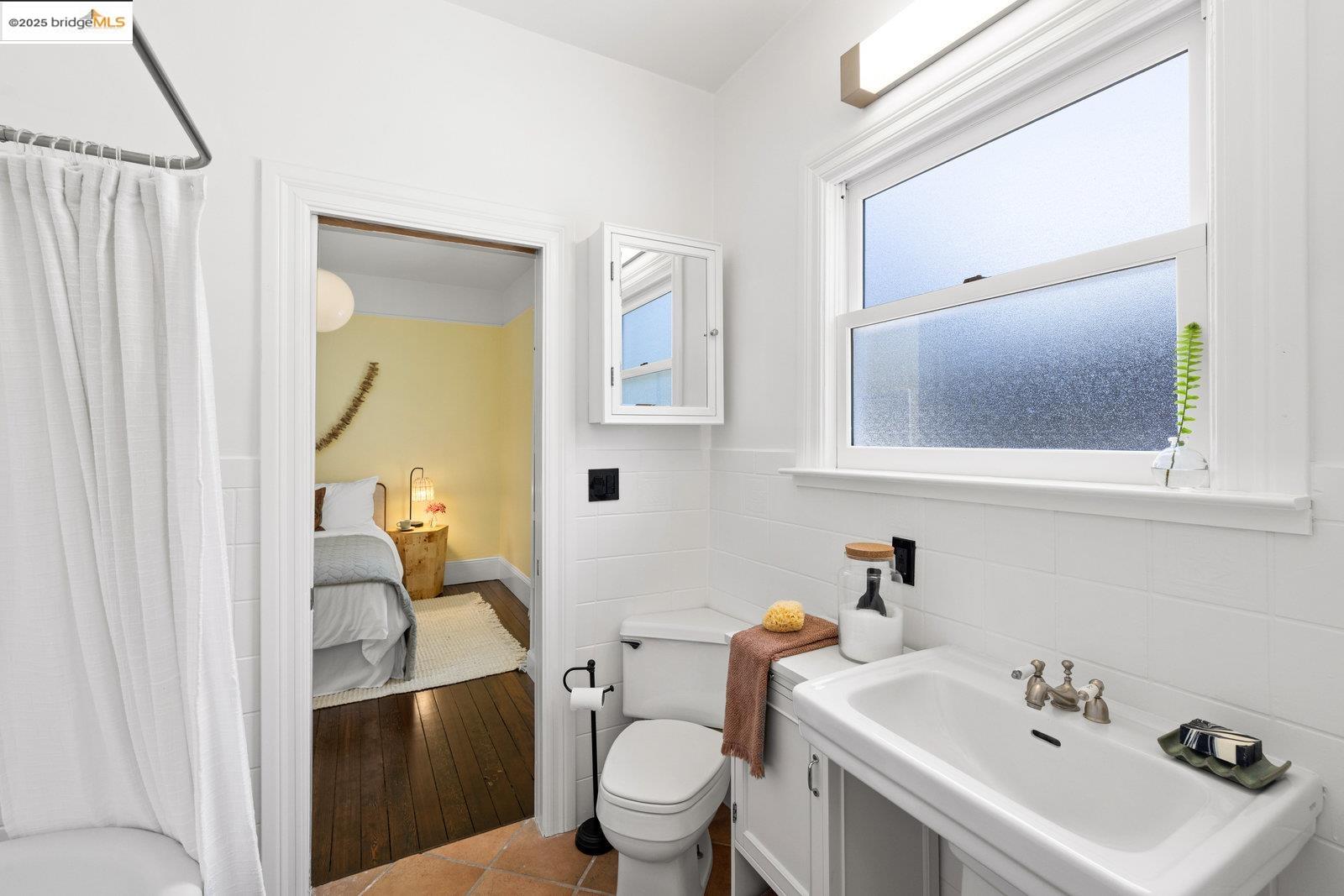 Detail Gallery Image 24 of 42 For 824 Arlington Avenue, Oakland,  CA 94608 - 2 Beds | 1 Baths