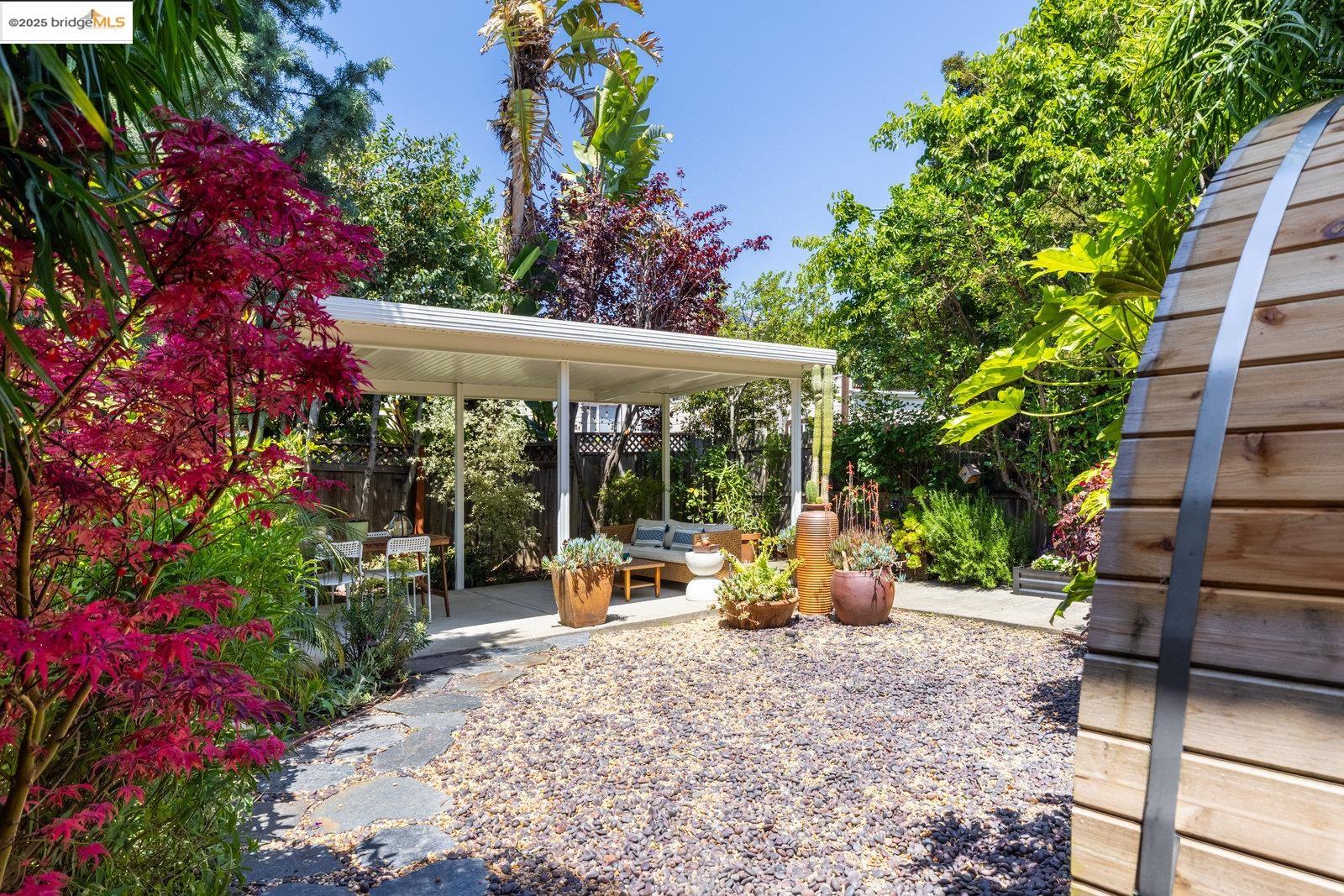 Detail Gallery Image 30 of 42 For 824 Arlington Avenue, Oakland,  CA 94608 - 2 Beds | 1 Baths