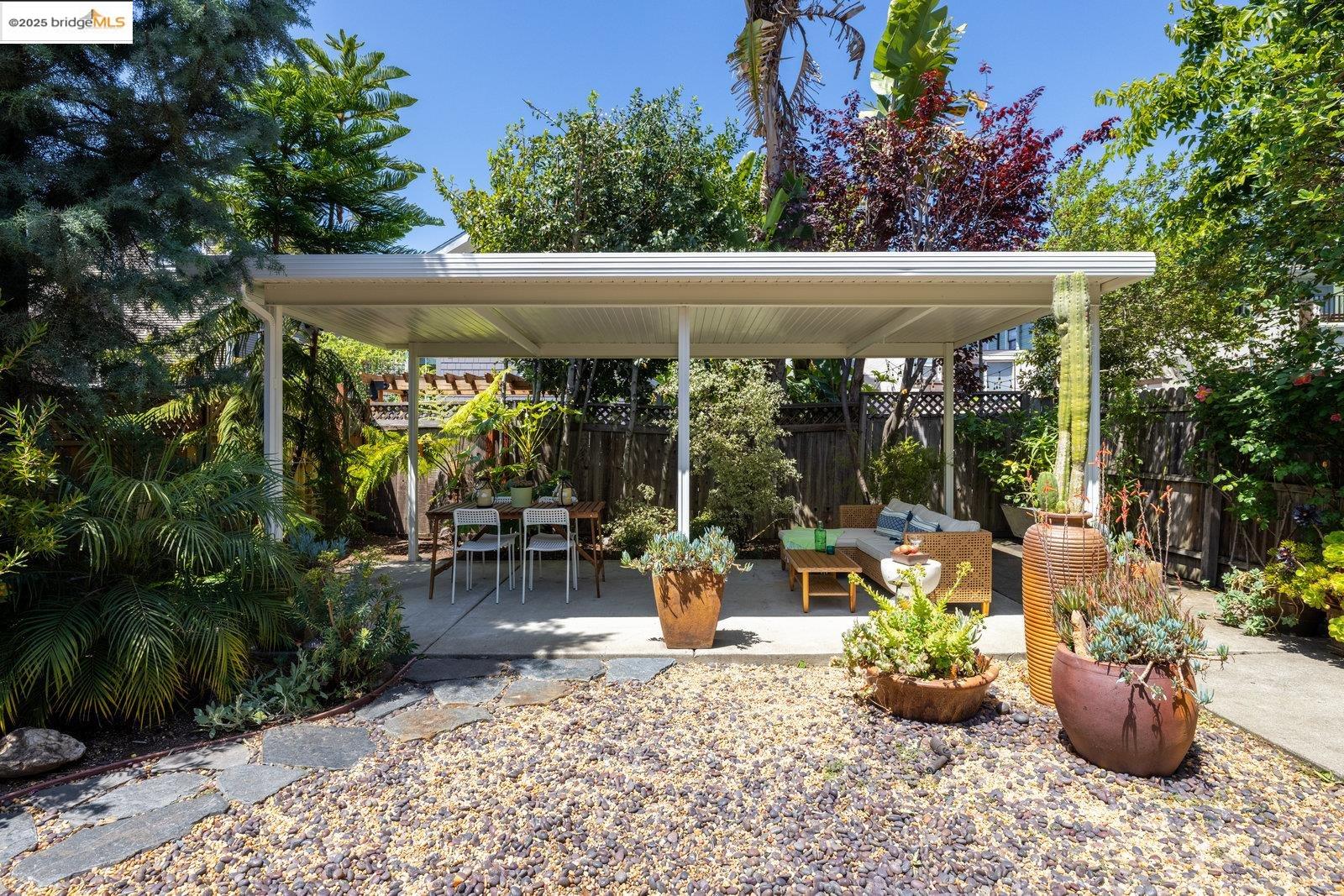 Detail Gallery Image 31 of 42 For 824 Arlington Avenue, Oakland,  CA 94608 - 2 Beds | 1 Baths
