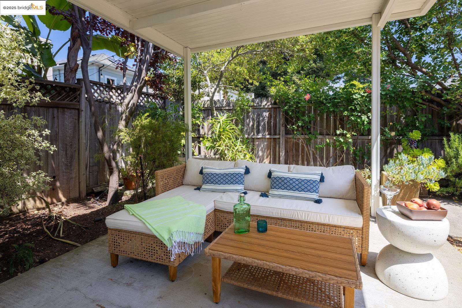 Detail Gallery Image 35 of 42 For 824 Arlington Avenue, Oakland,  CA 94608 - 2 Beds | 1 Baths
