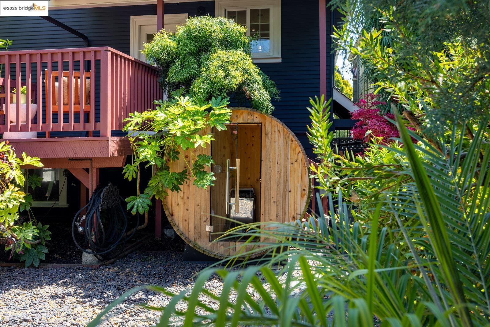 Detail Gallery Image 37 of 42 For 824 Arlington Avenue, Oakland,  CA 94608 - 2 Beds | 1 Baths