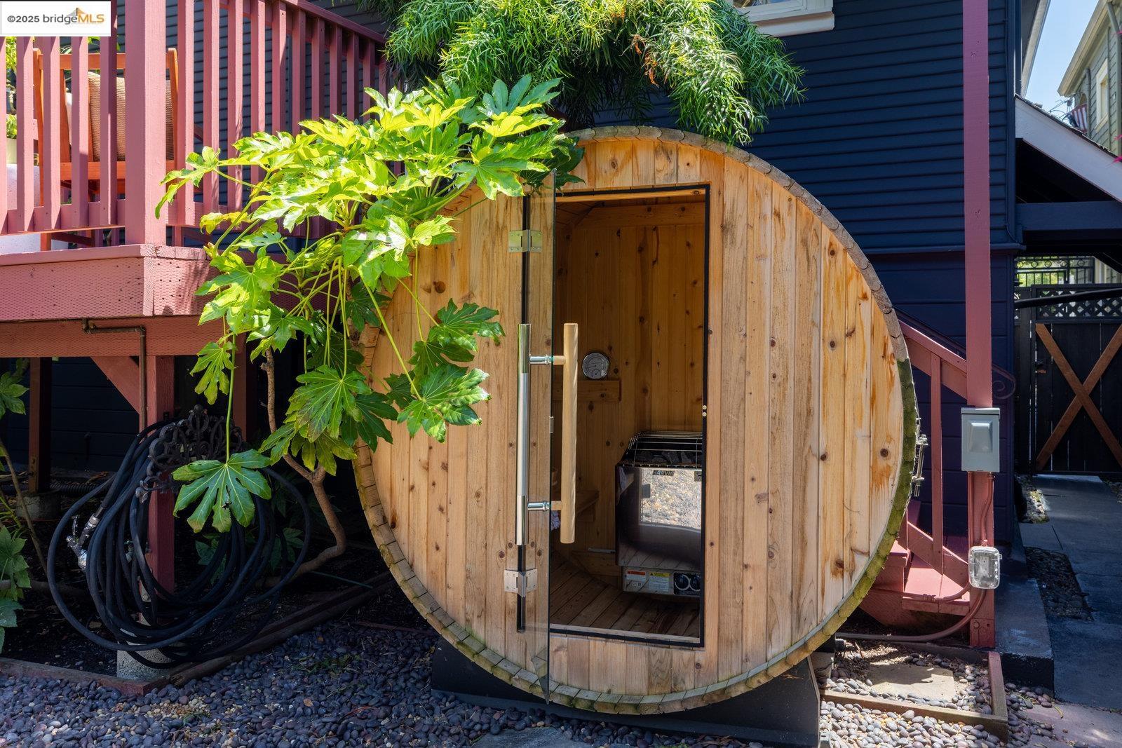 Detail Gallery Image 38 of 42 For 824 Arlington Avenue, Oakland,  CA 94608 - 2 Beds | 1 Baths