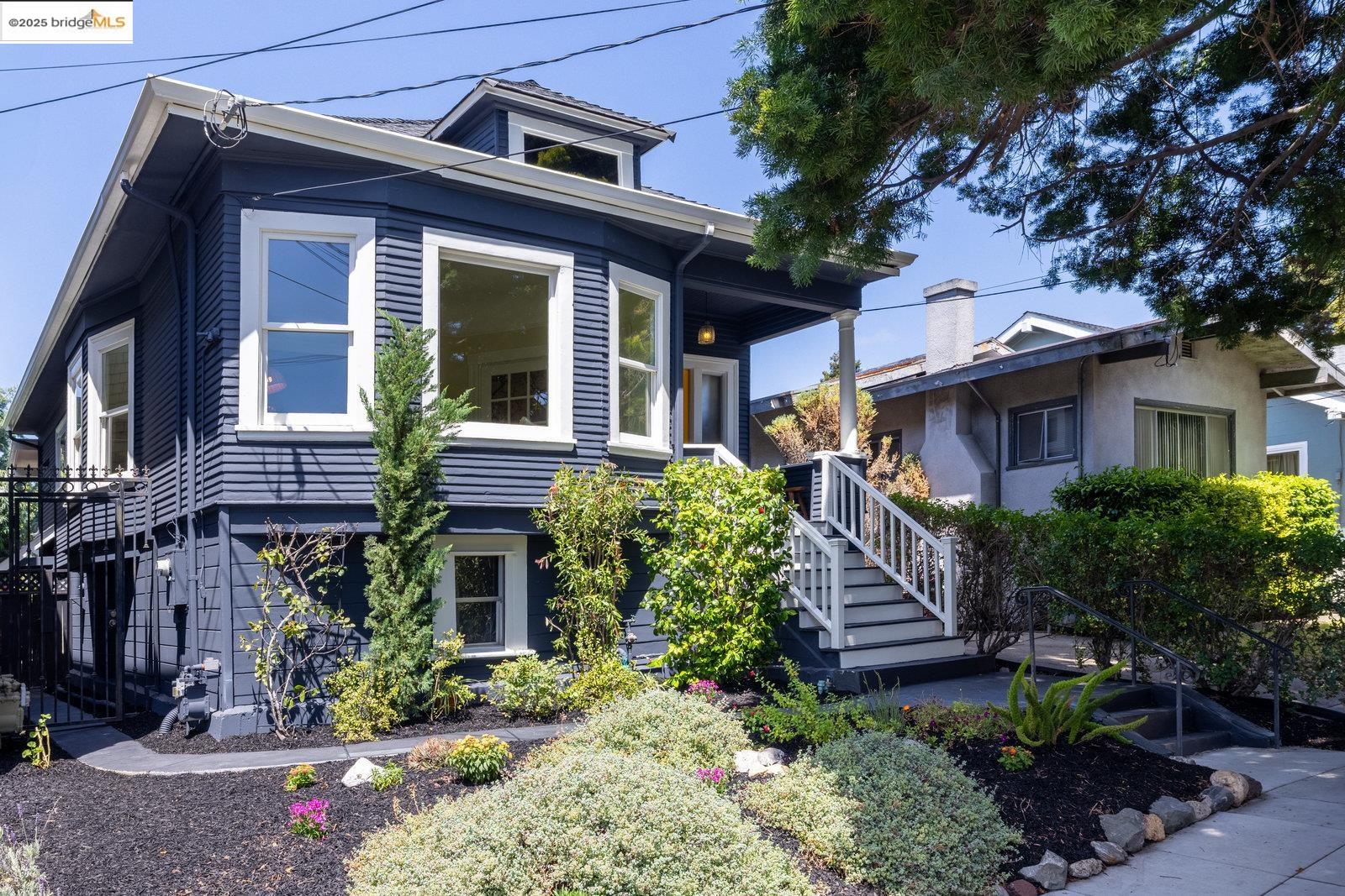 Detail Gallery Image 6 of 42 For 824 Arlington Avenue, Oakland,  CA 94608 - 2 Beds | 1 Baths