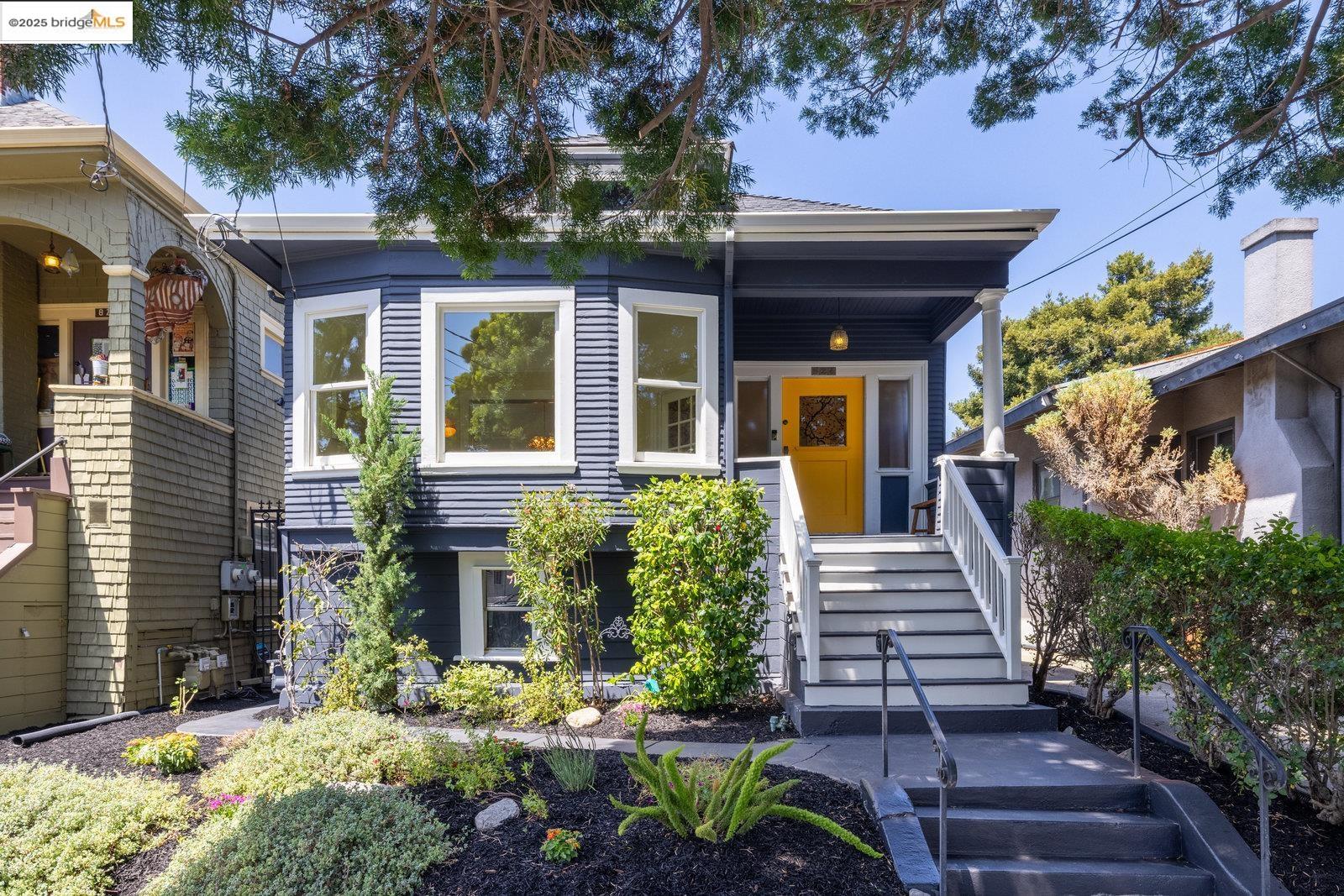Detail Gallery Image 7 of 42 For 824 Arlington Avenue, Oakland,  CA 94608 - 2 Beds | 1 Baths