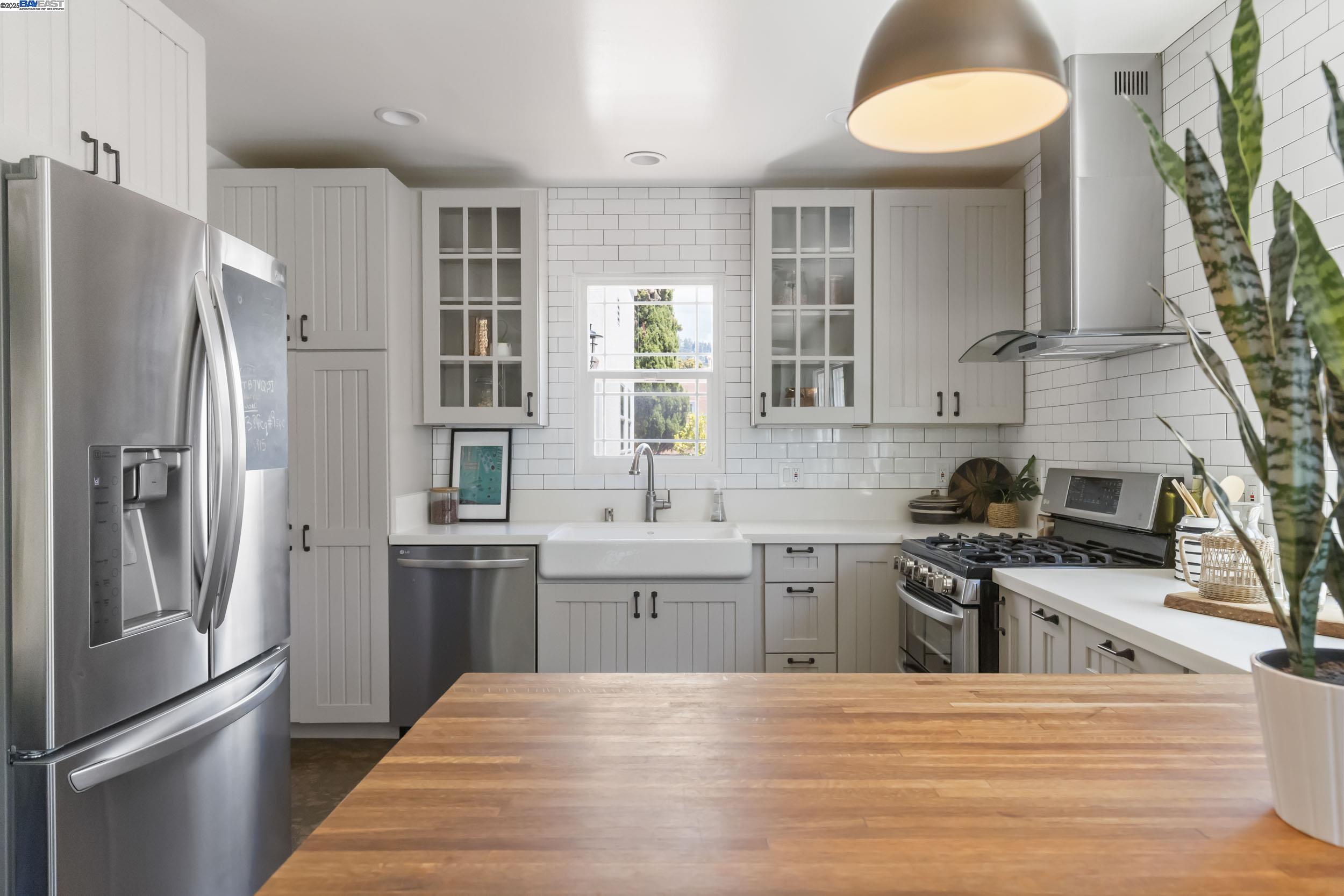 Detail Gallery Image 11 of 42 For 915 Curtis St, Albany,  CA 94706 - 3 Beds | 2 Baths