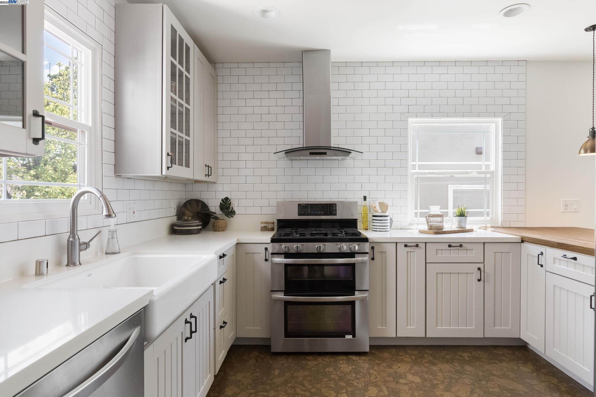 Detail Gallery Image 12 of 42 For 915 Curtis St, Albany,  CA 94706 - 3 Beds | 2 Baths