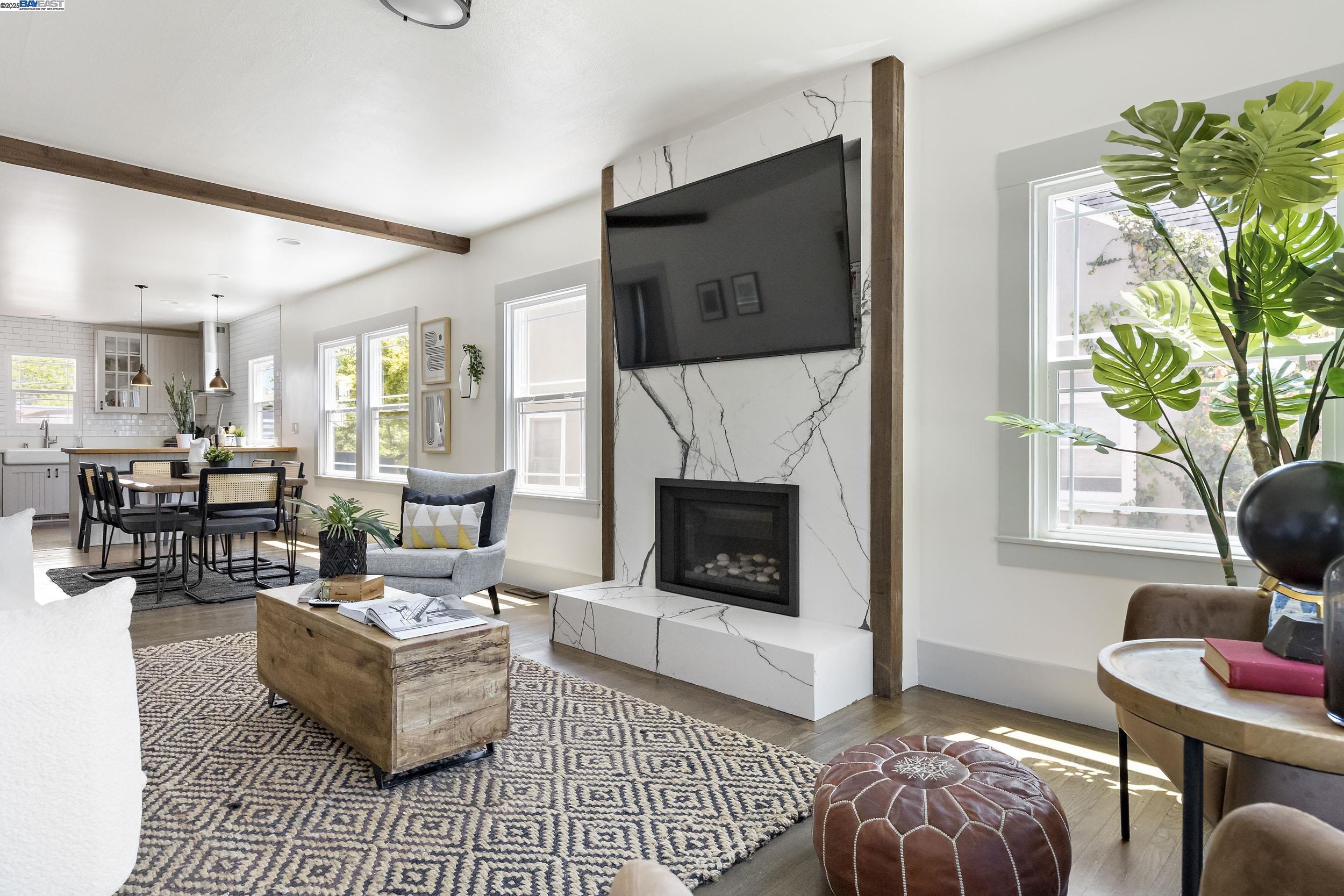 Detail Gallery Image 3 of 42 For 915 Curtis St, Albany,  CA 94706 - 3 Beds | 2 Baths