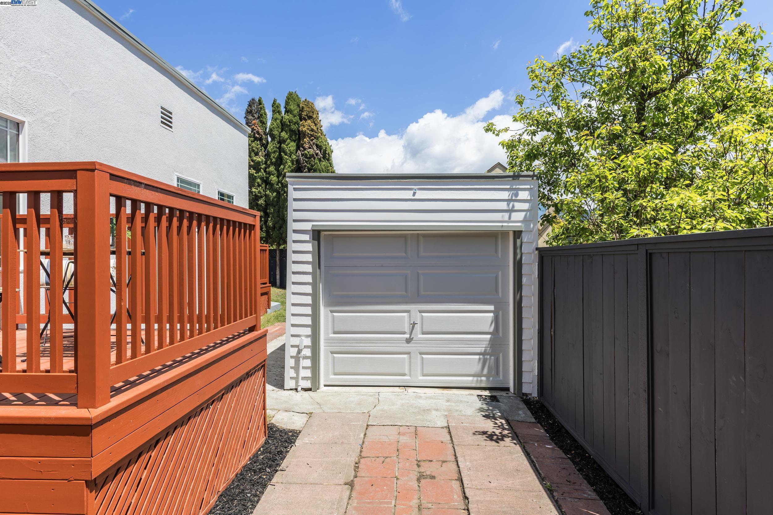 Detail Gallery Image 31 of 42 For 915 Curtis St, Albany,  CA 94706 - 3 Beds | 2 Baths