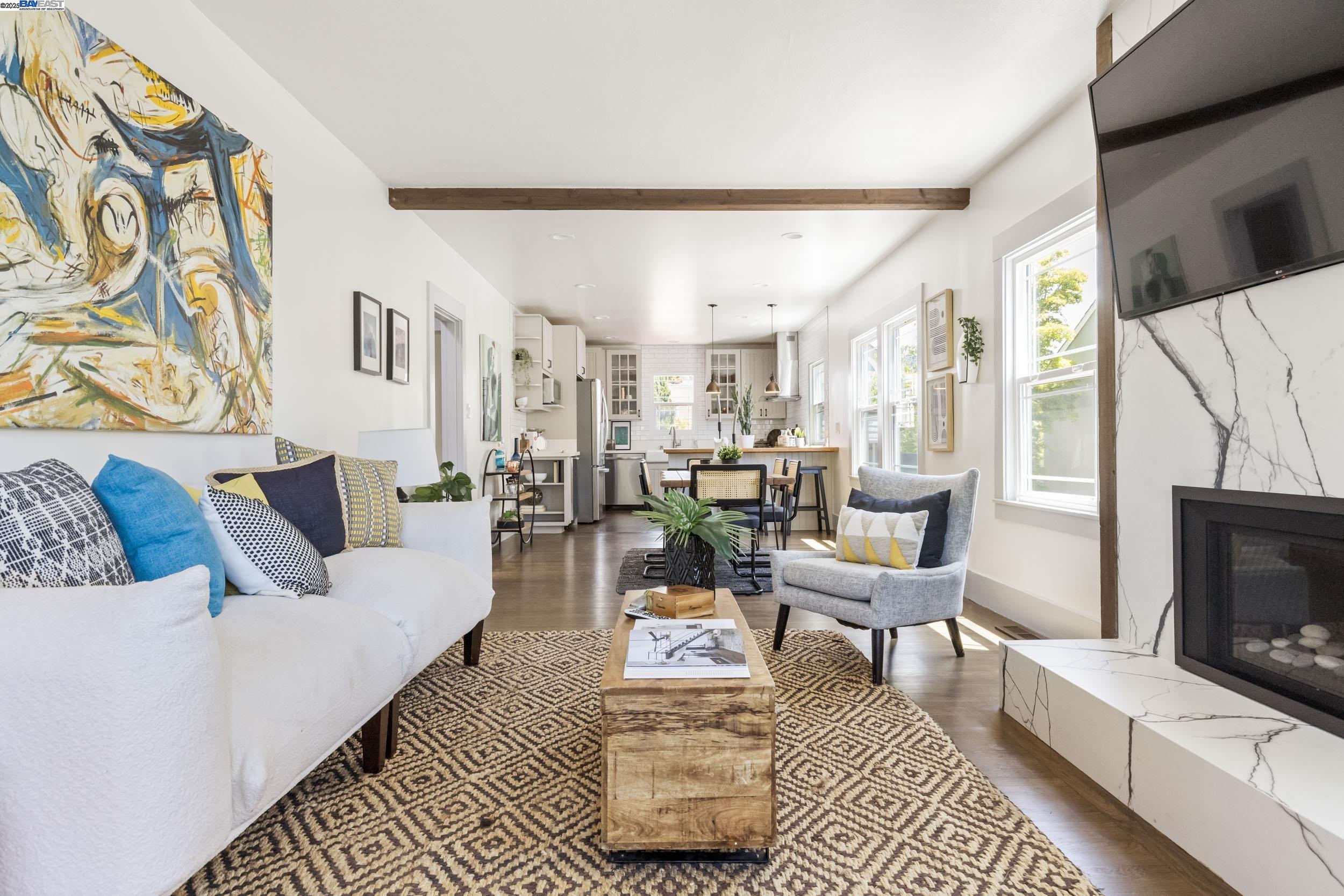Detail Gallery Image 5 of 42 For 915 Curtis St, Albany,  CA 94706 - 3 Beds | 2 Baths