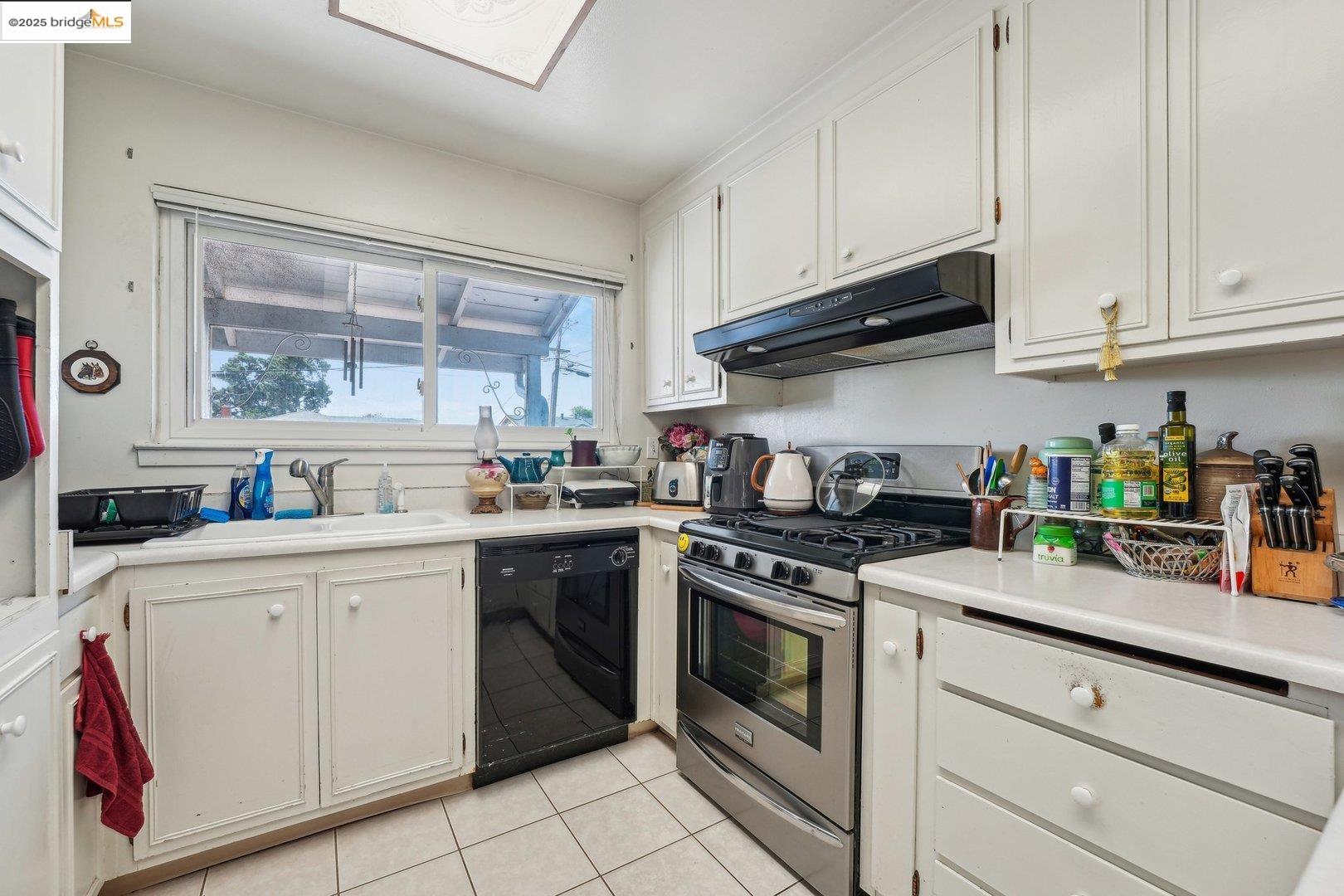 Detail Gallery Image 11 of 24 For 2092 Cypress Ave, San Pablo,  CA 94806 - 4 Beds | 2 Baths