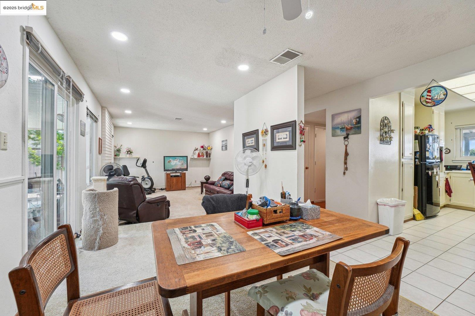 Detail Gallery Image 4 of 24 For 2092 Cypress Ave, San Pablo,  CA 94806 - 4 Beds | 2 Baths